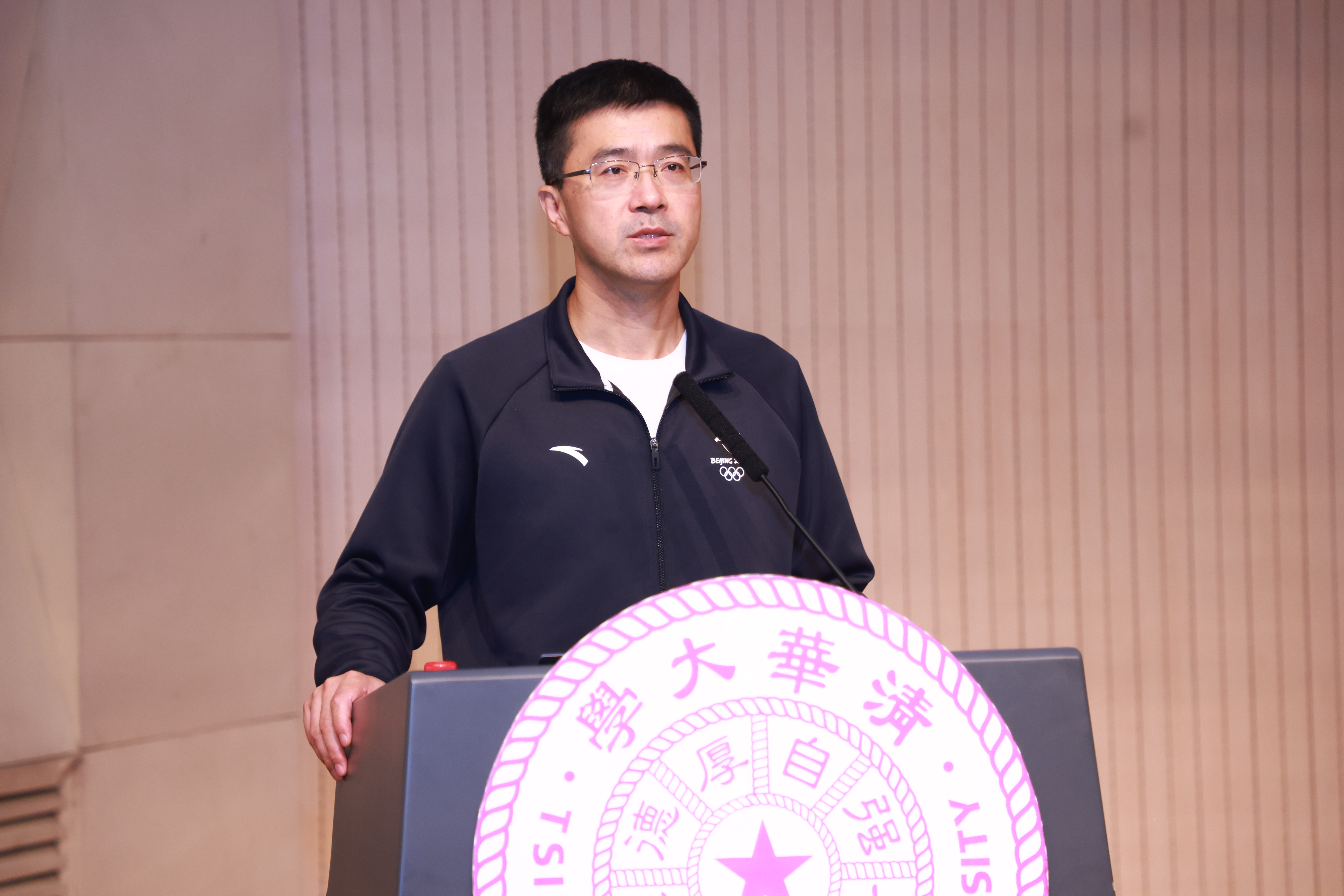 20240929-开云游戏平台举行2024年学生思想政治工作队伍培训及专题研讨班-清大嘉艺-过老师讲话.JPG