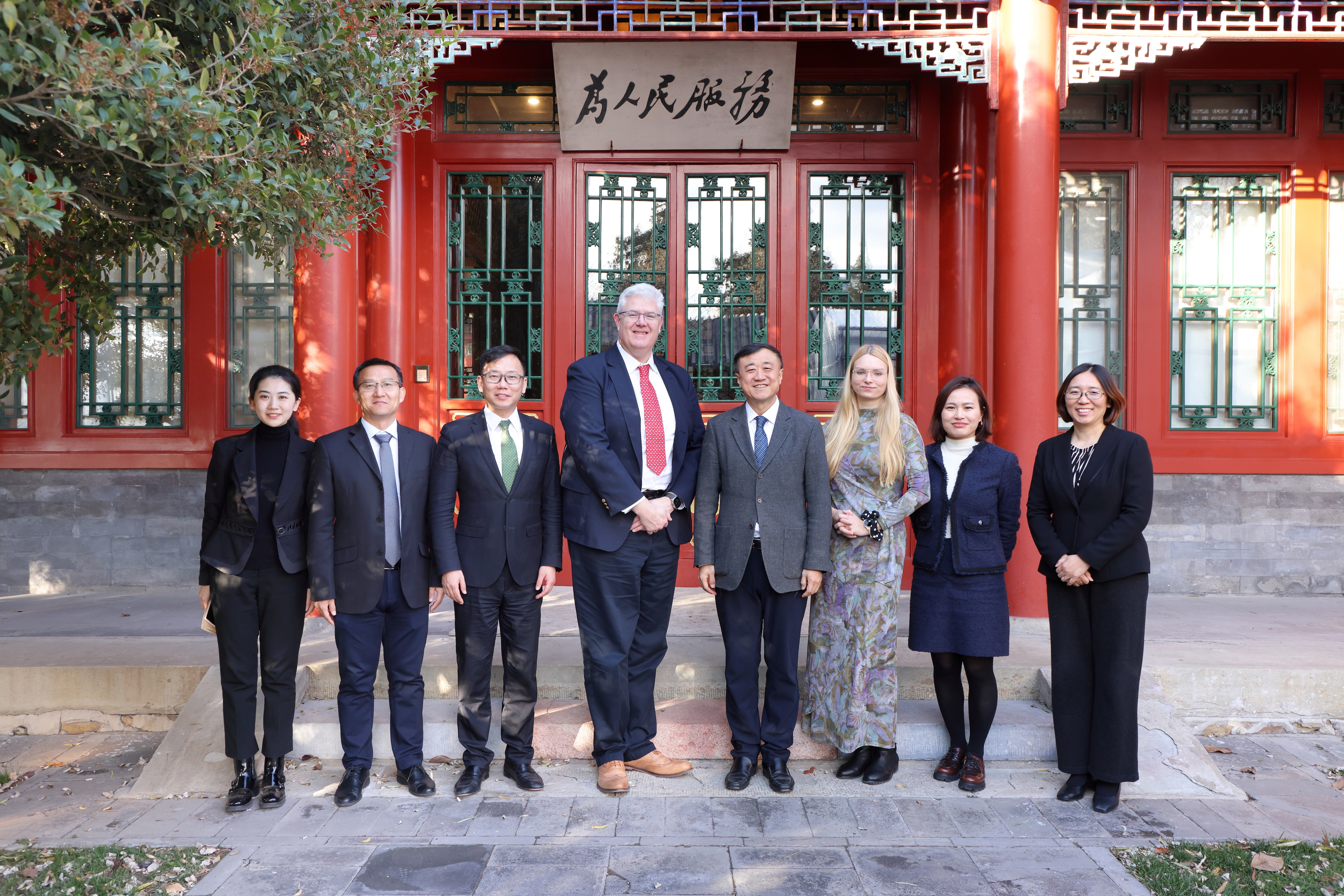 20241127-英国巴斯大学副校长史蒂夫·布拉默一行访问开云游戏平台-与会人员合影-无.jpg