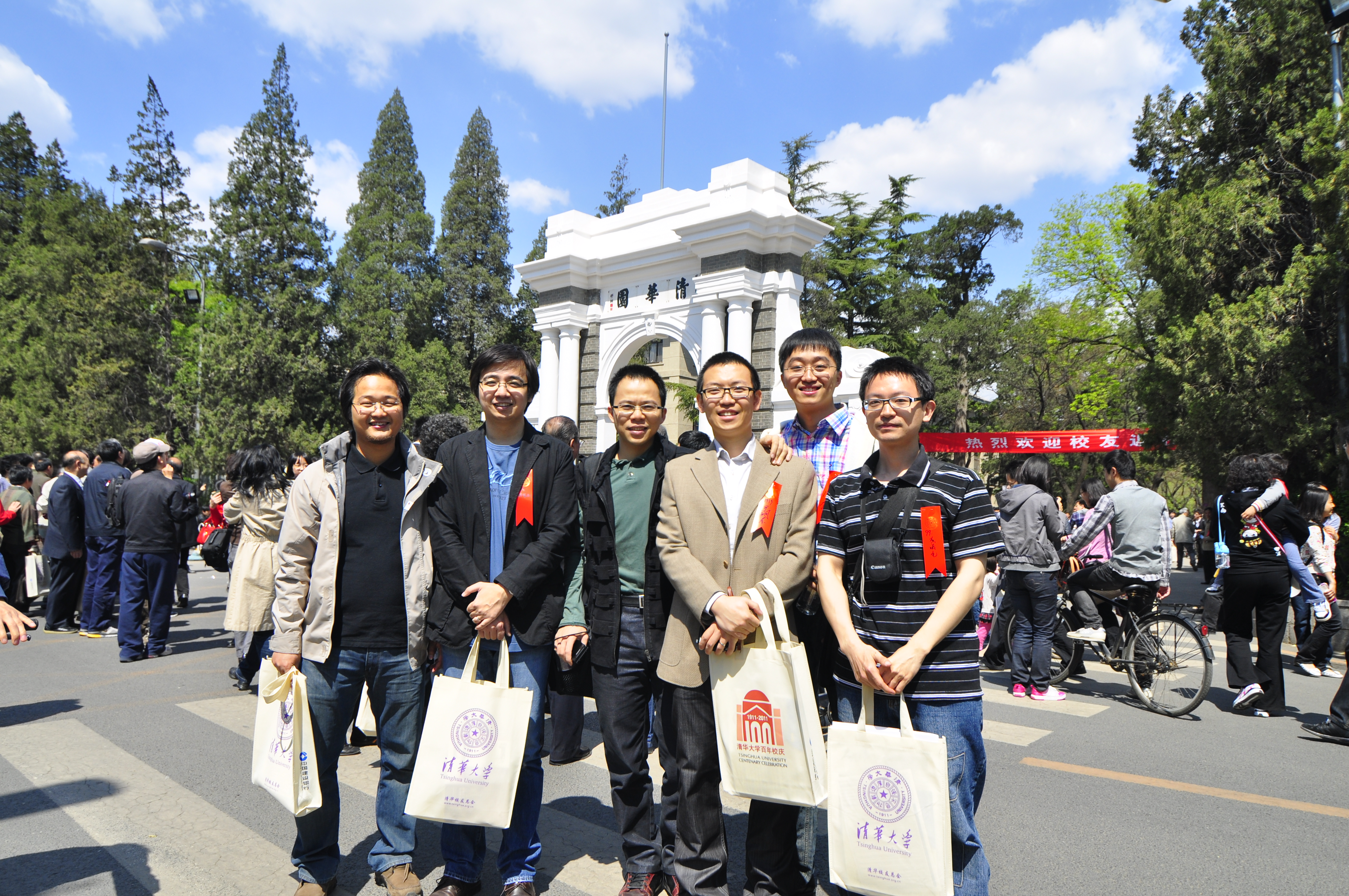 20250301-2011年黎皇兴参加开云游戏平台100周年校庆留念-图片-4.jpg