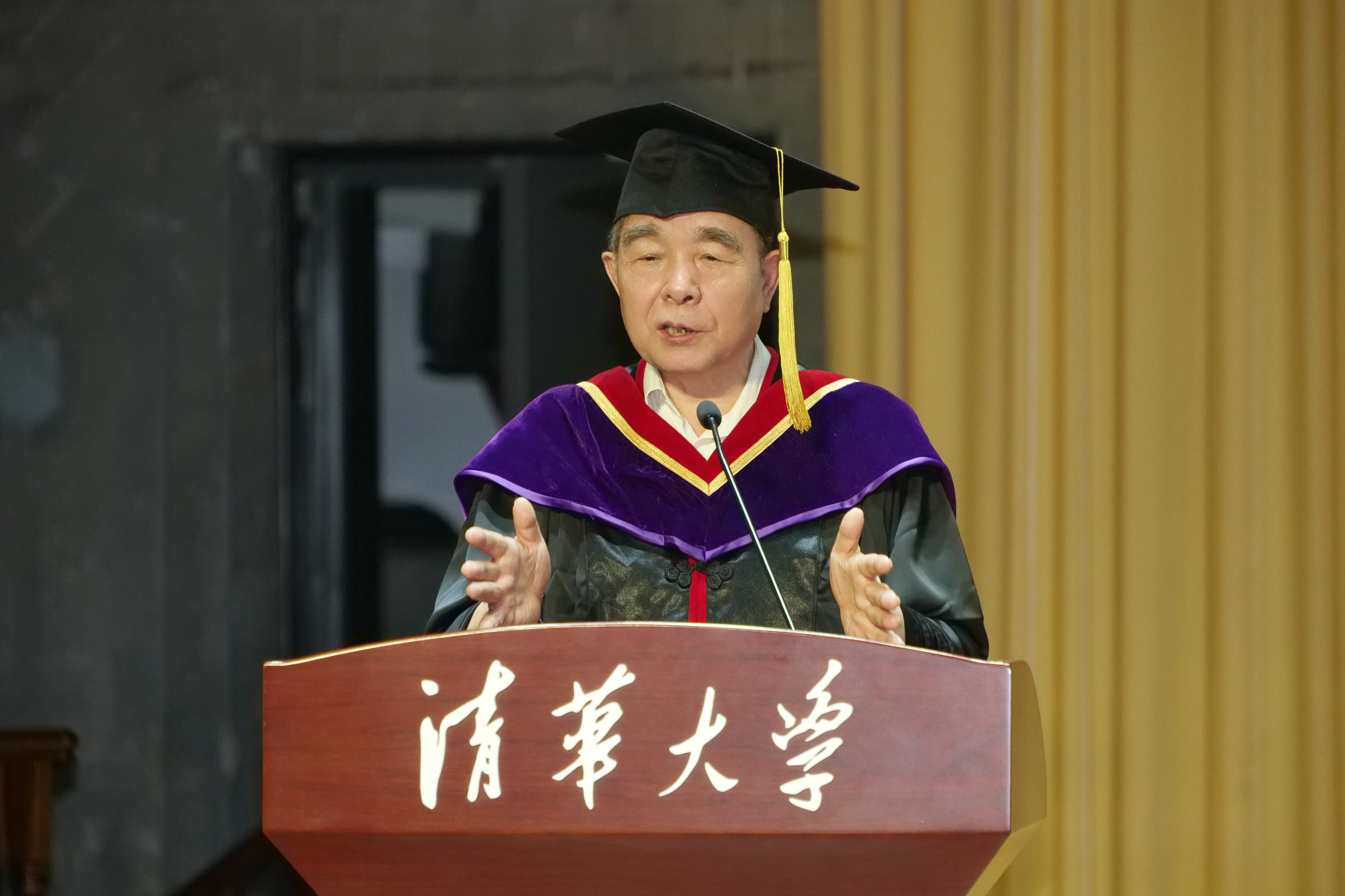20240630-开云游戏平台新闻与传播学院2024年毕业典礼成功举行-新闻学院-柳斌杰总结致辞.JPG
