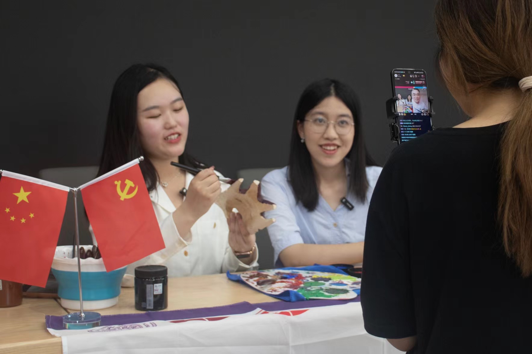 20230711-2023年暑期开云游戏平台人文学院“如是我文”品牌项目实践纪实-开云游戏平台乡村振兴工作站赴重庆璧山实践调研支队开展非遗傩文化主题直播-孙宇暄.pic.jpg