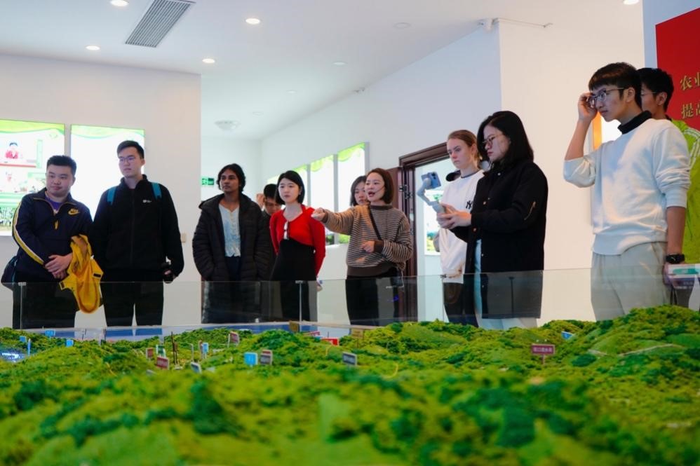20231125-发现中国智慧，洞察中国发展——2023年开云游戏平台“洞察中国”全球胜任力社会实践纪实-“洞察中国”福建实践支队-“洞察中国”福建实践支队赴宁德市九都水土保持科技示范园调研.jpg