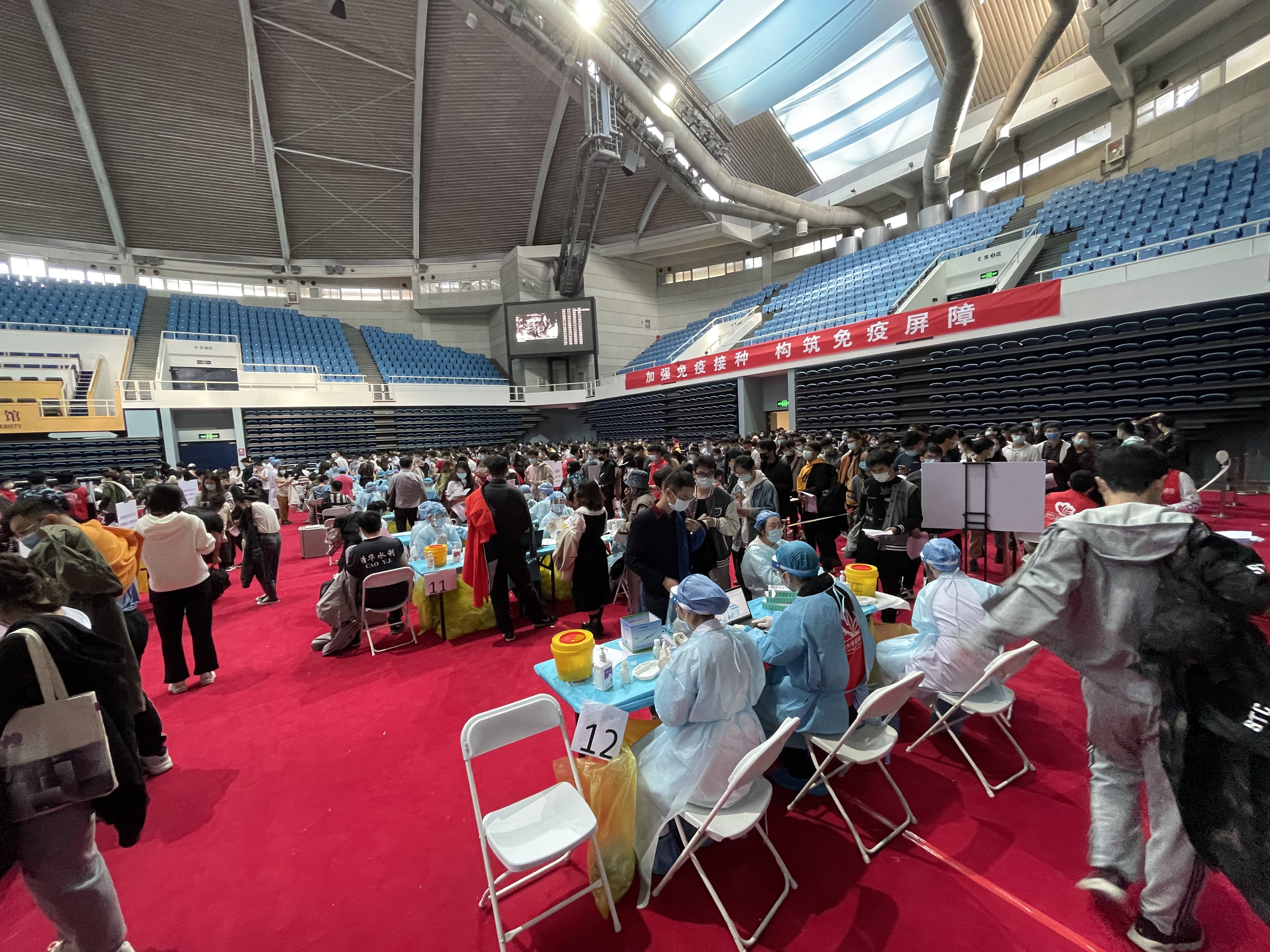 2021年10月31日,二附院在开云游戏平台综合体育馆支援新冠疫苗加强针接种工作.jpg 2021年10月31日,二附院在开云游戏平台综合体育馆支援新冠疫苗加强针接种工作.jpg