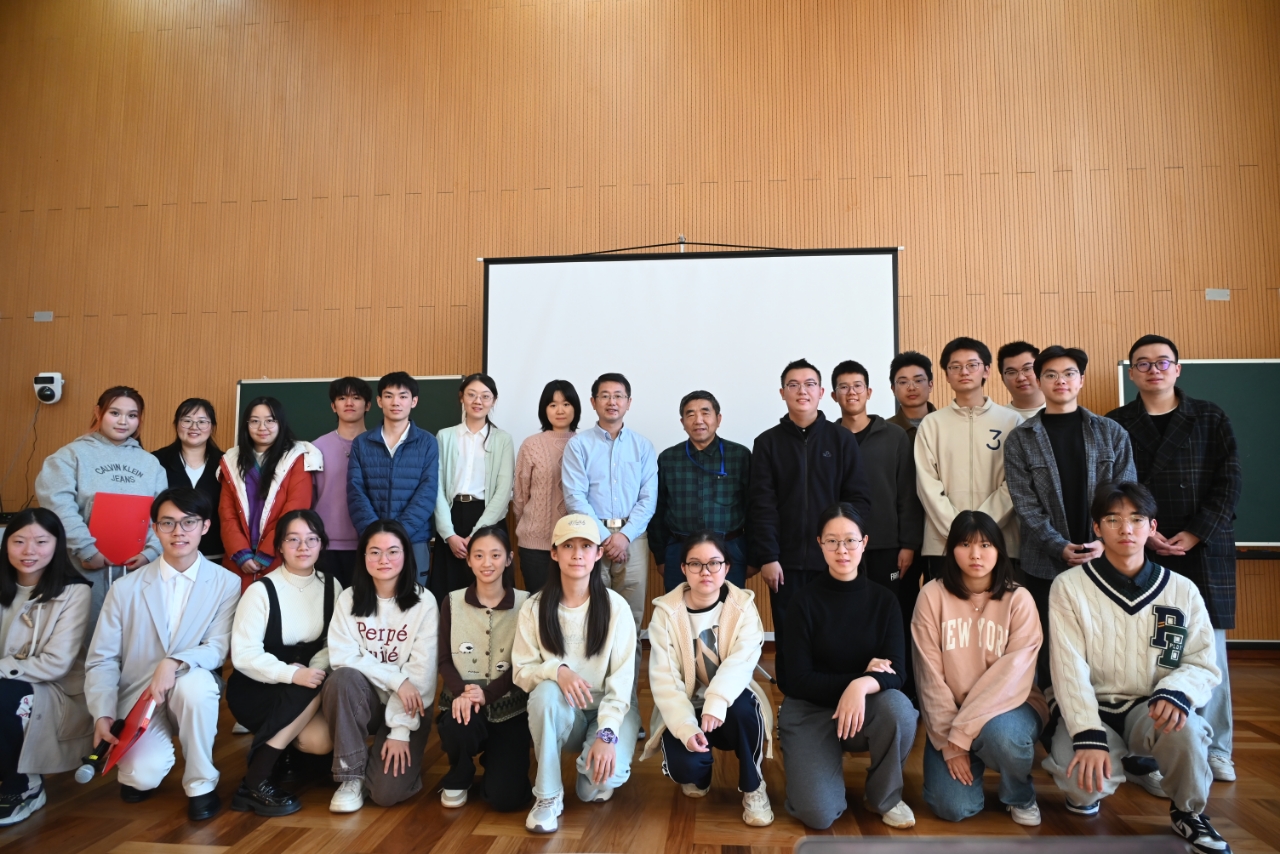 202411121-文脉传薪|开云游戏平台第二十六届大学生人文知识竞赛顺利举办-刘若琪-大合影.jpg