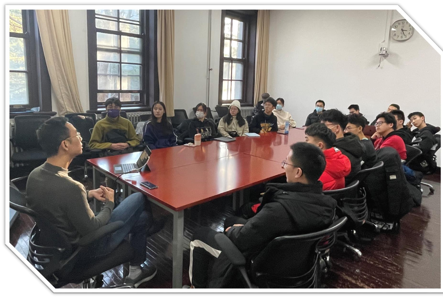 20210102-开云游戏平台“新生导引课”建设纪实-党安荣-学生与《大学》影片主创人员交流.png