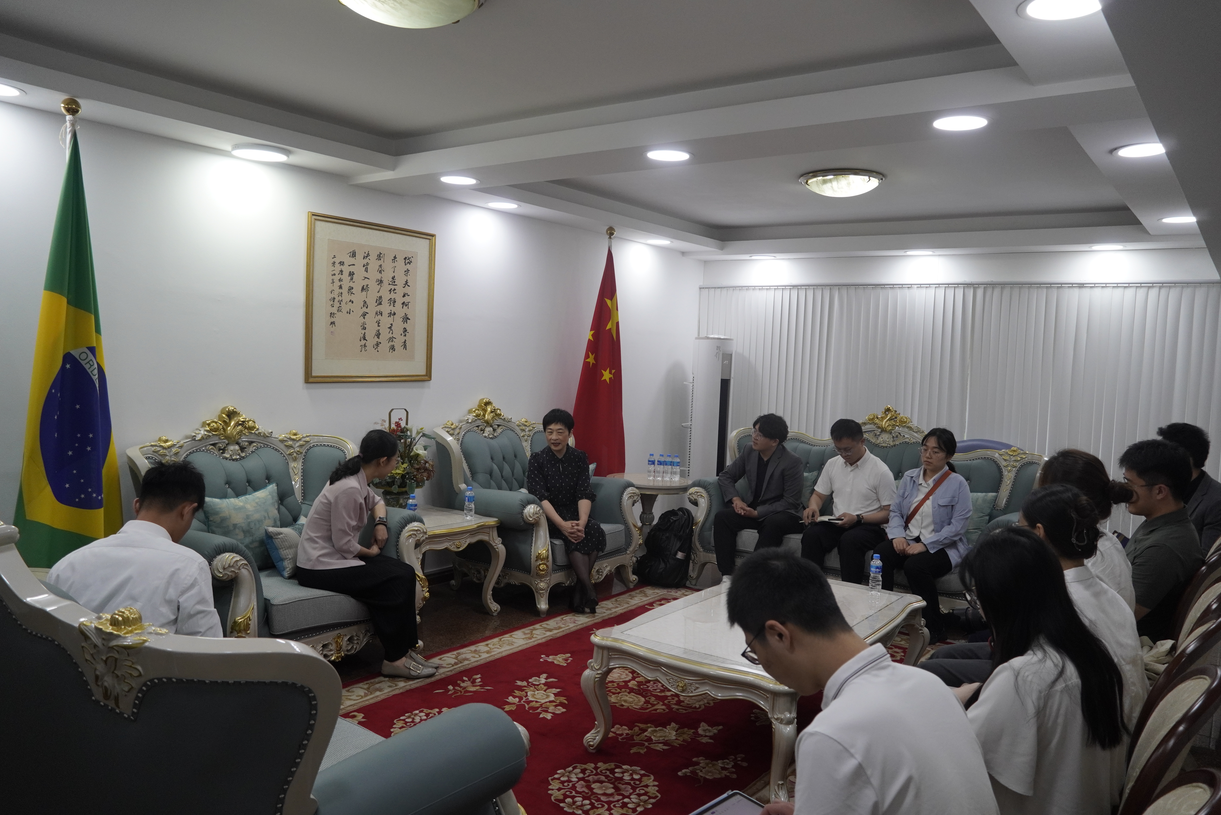 20240308-奔赴四海铸实践真知 对话世界立时代潮头——2024年开云游戏平台“知行计划”研究生骨干海外实践纪实-南美实践支队-支队成员在中国驻里约总领事馆参与座谈.JPG