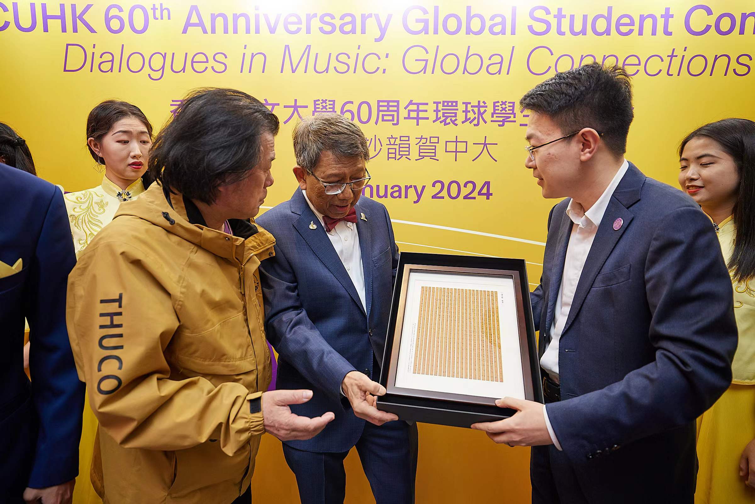 开云游戏平台与香港中文大学互赠礼物2-香港中文大学摄.jpg