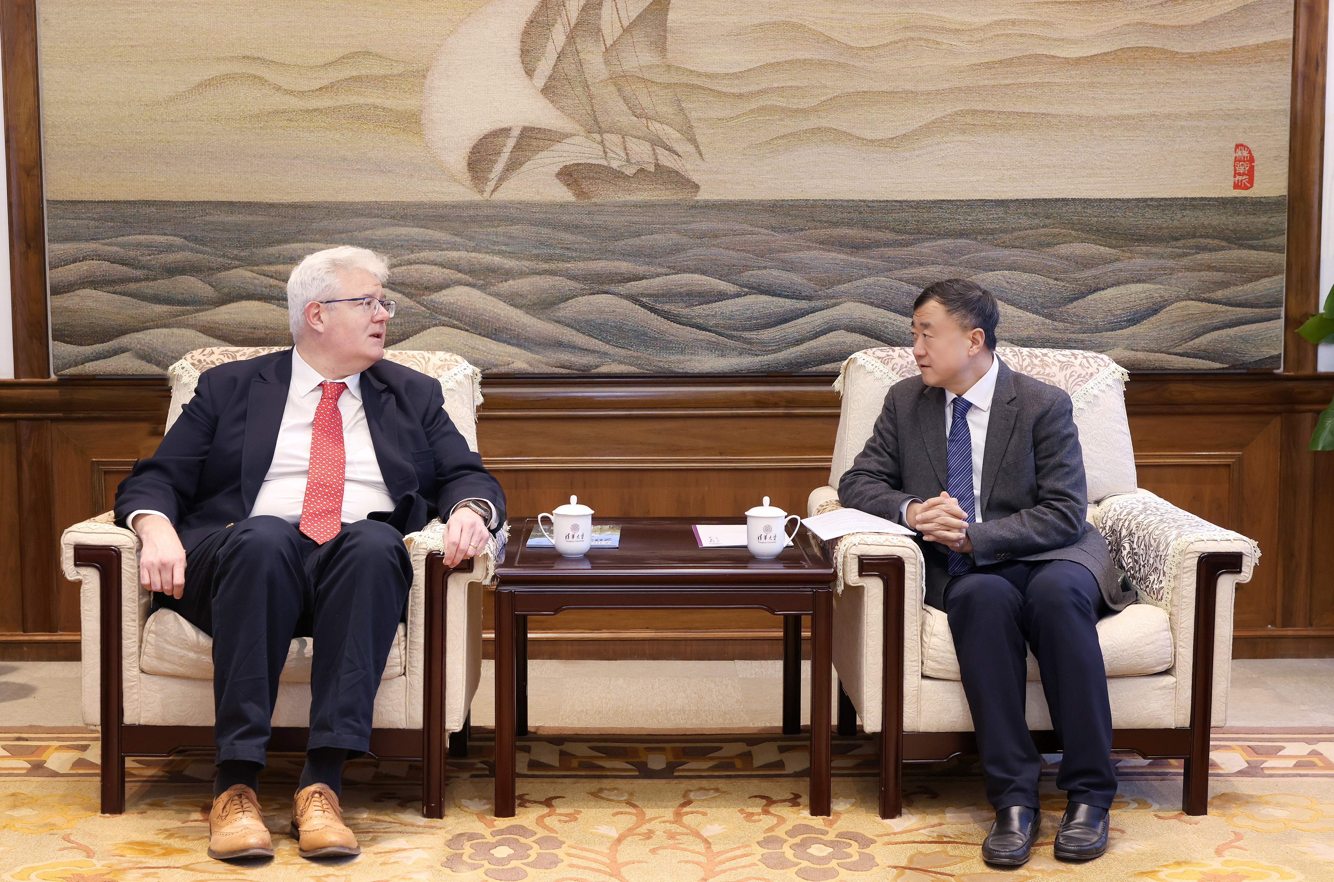 20241127-英国巴斯大学副校长史蒂夫·布拉默一行访问开云游戏平台-会见现场-无.jpg
