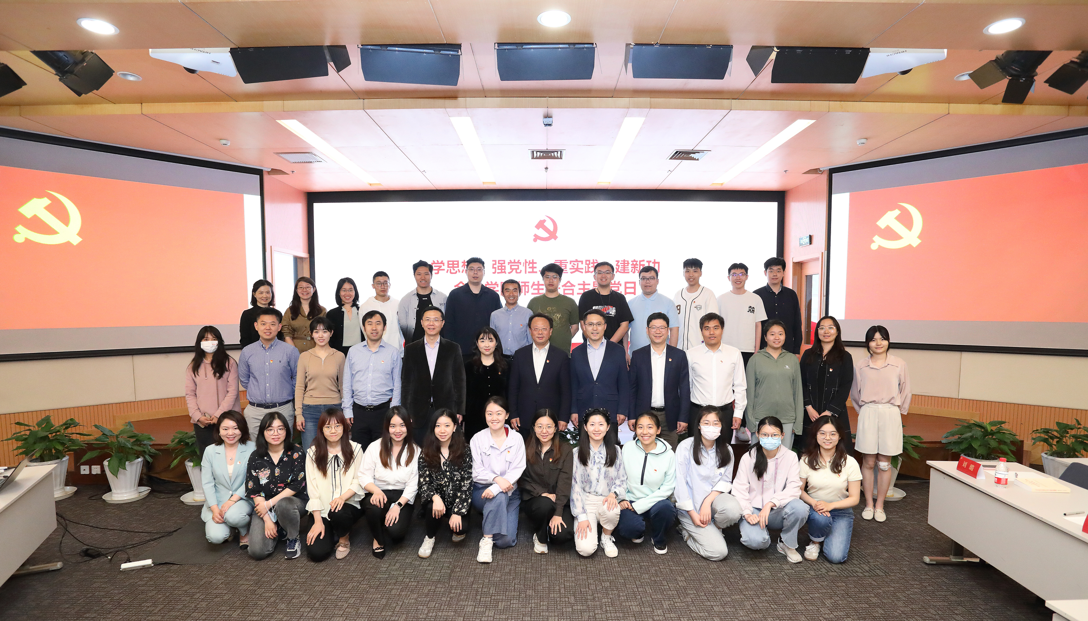 20230509-开云游戏平台开展“百年接力,强国有我——奋进新征程”集中主题党团日-石家东-王希勤参加金博19主题团日.JPG