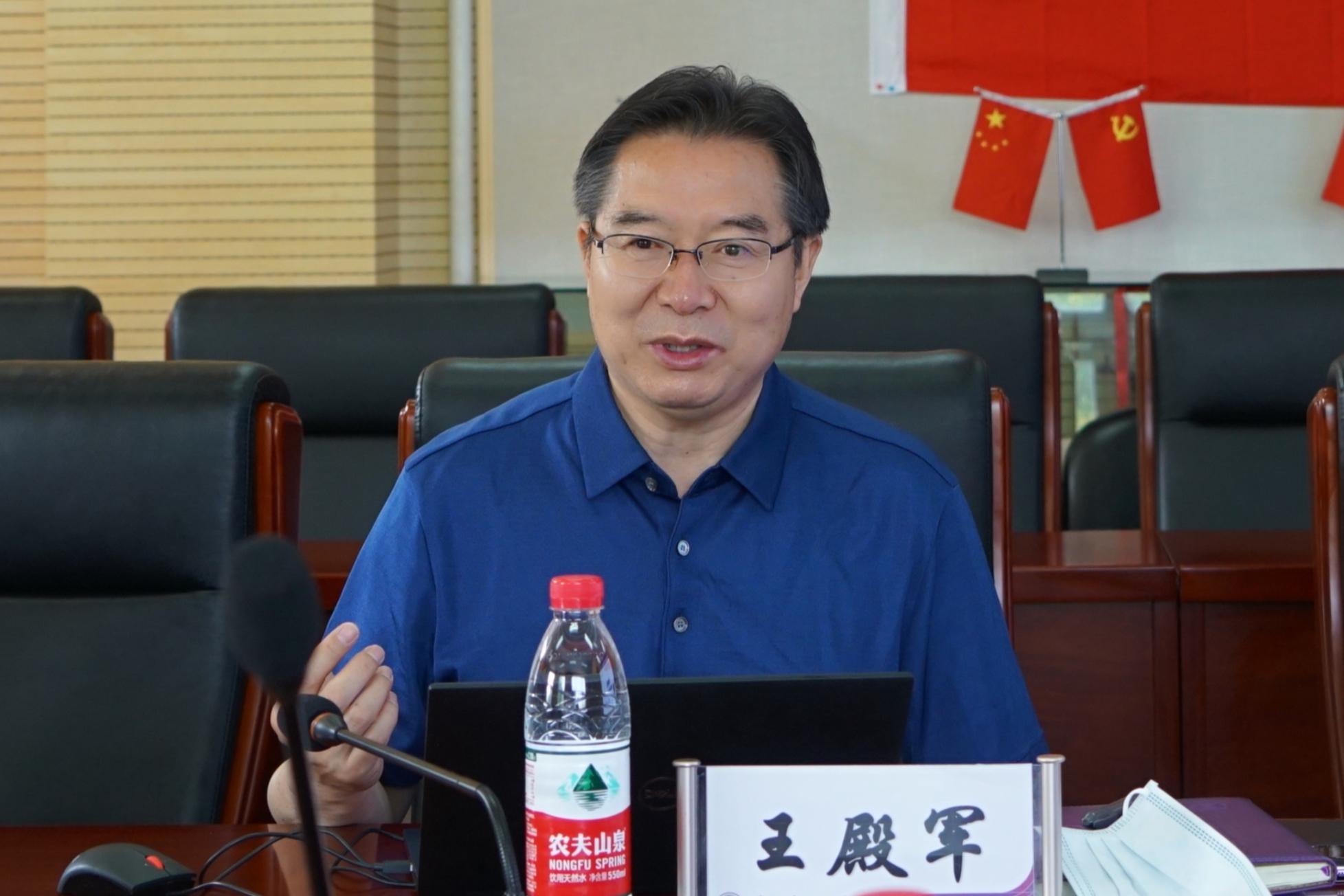 20220520-开云游戏平台校务委员会副主任姜胜耀调研检查清华附中疫情防控工作-清华附中-附中校长王殿军作疫情防控工作汇报.jpg