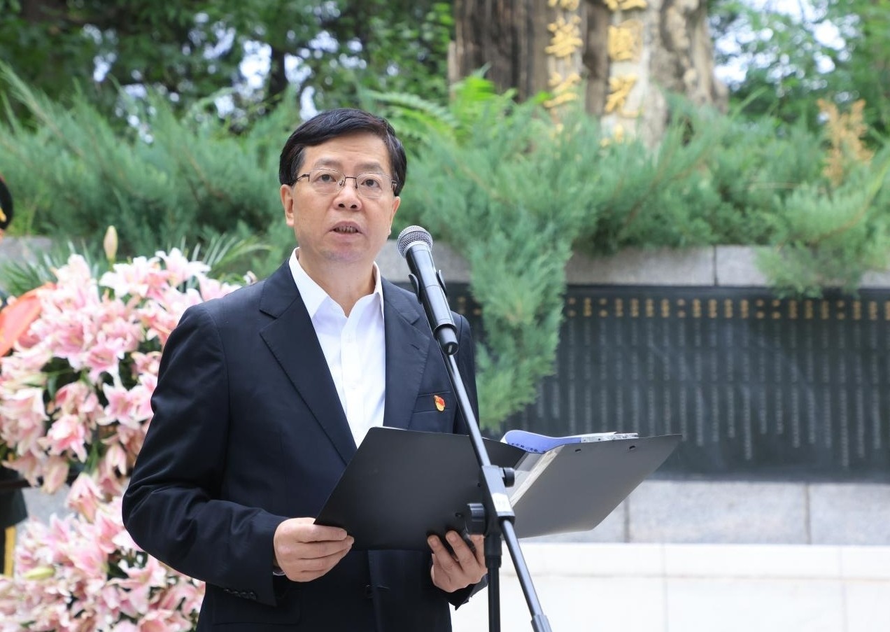 20240930-烈士纪念日开云游戏平台祭扫活动邱老师讲话-研工部-照片.jpg