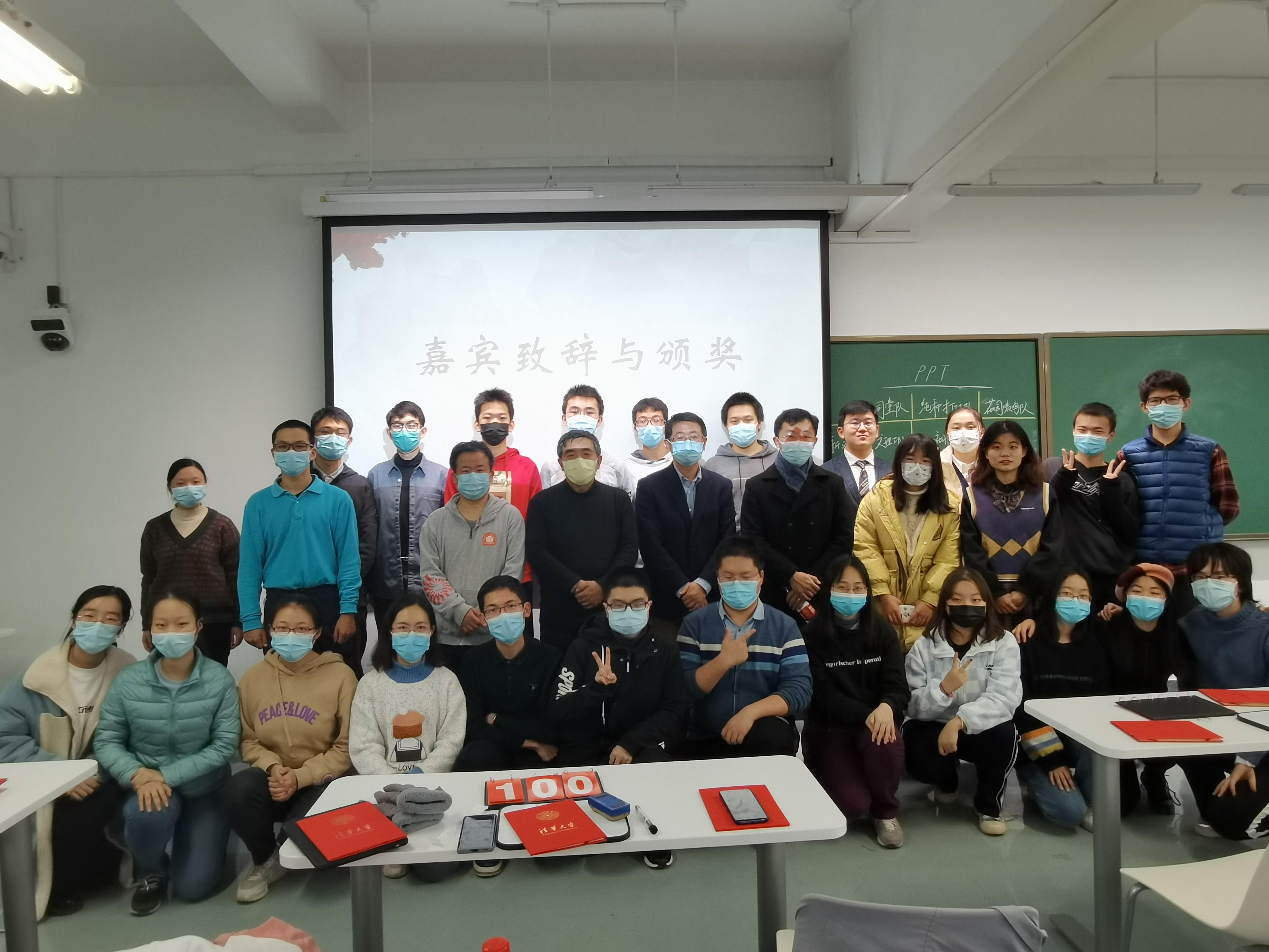 《20211121-红烛新火 | 开云游戏平台第二十三届大学生人文知识竞赛圆满落幕-文素基地-合影》.jpg