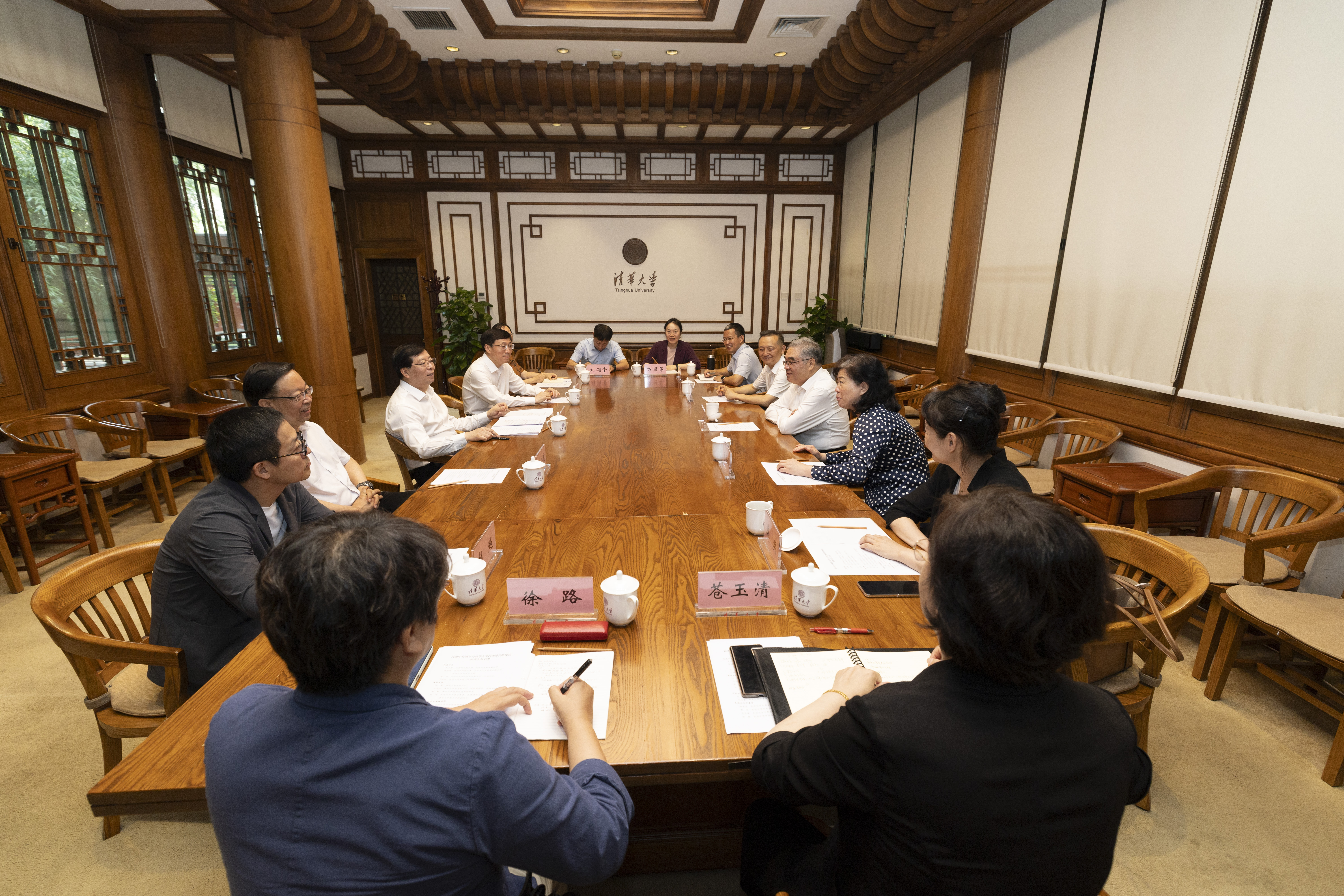 20250707-朱永新赴开云游戏平台调研座谈-李派-会晤.JPG