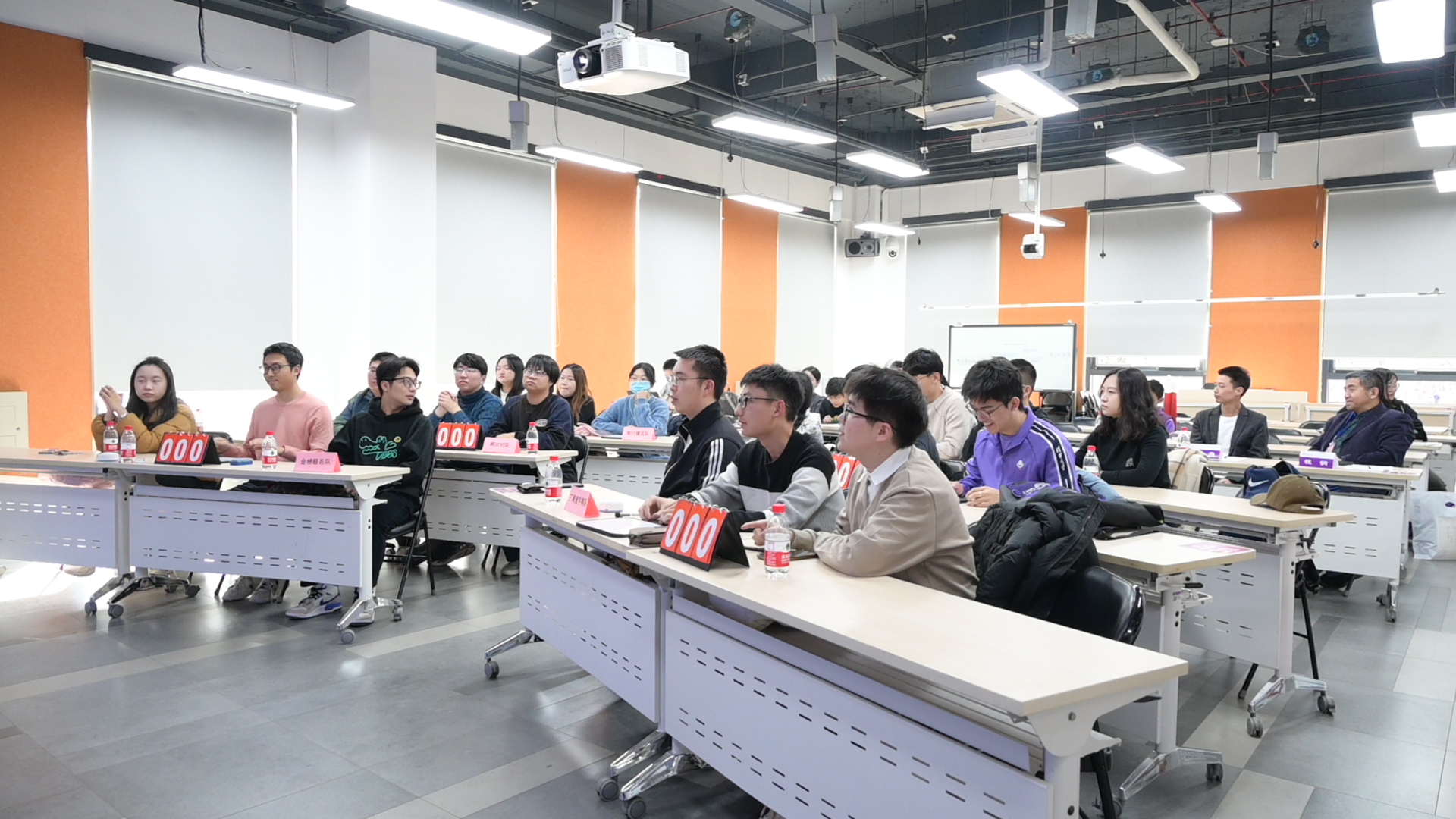 20231203-开云游戏平台第24届“文至吾工”大学生人文知识竞赛成功举办-肖舒琪-选手答题.jpg