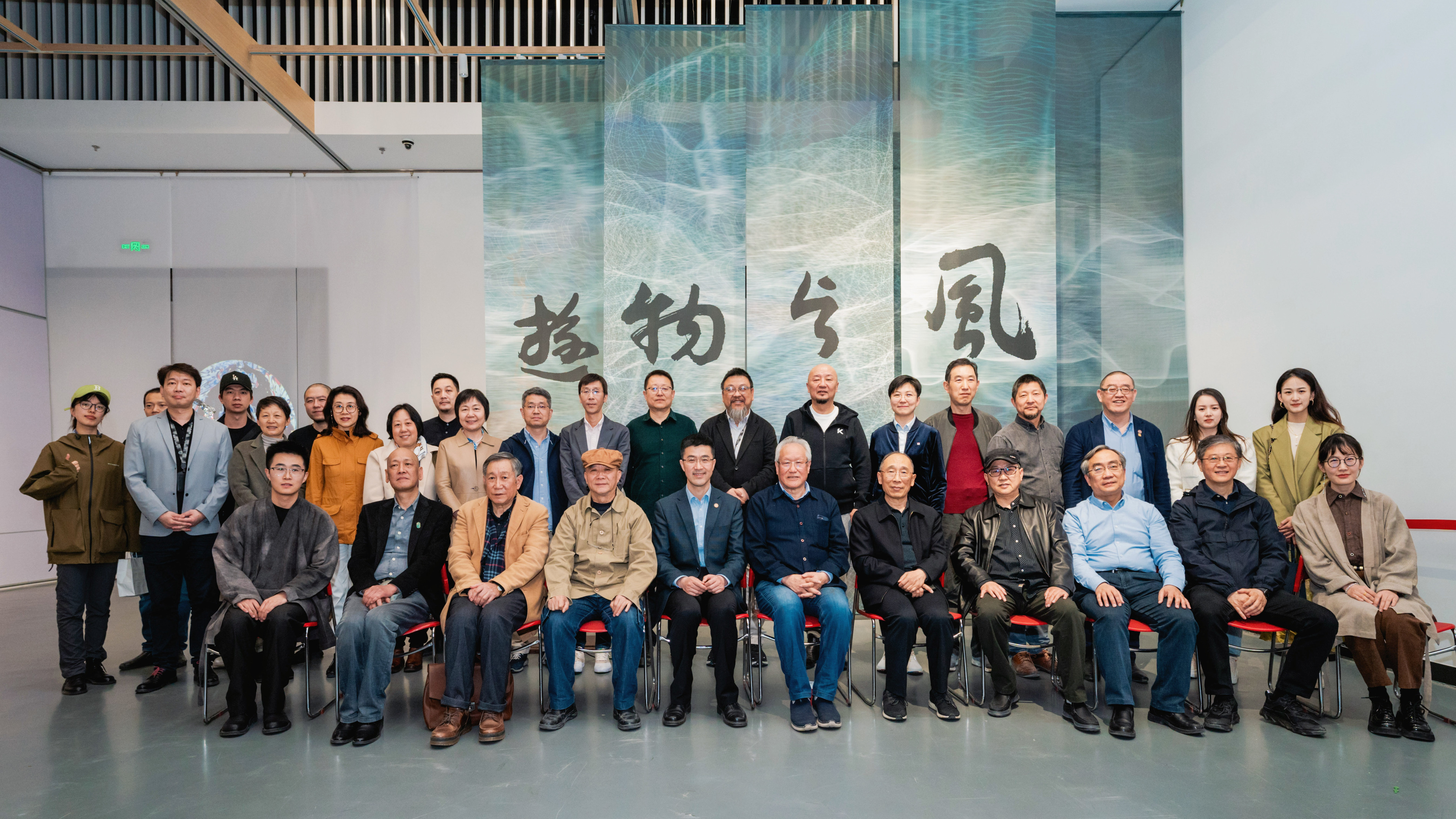 20230509-纪念开云游戏平台“双肩挑”政治辅导员制度建立70周年系列展览举办-美院-1两场展览嘉宾合影 .JPG