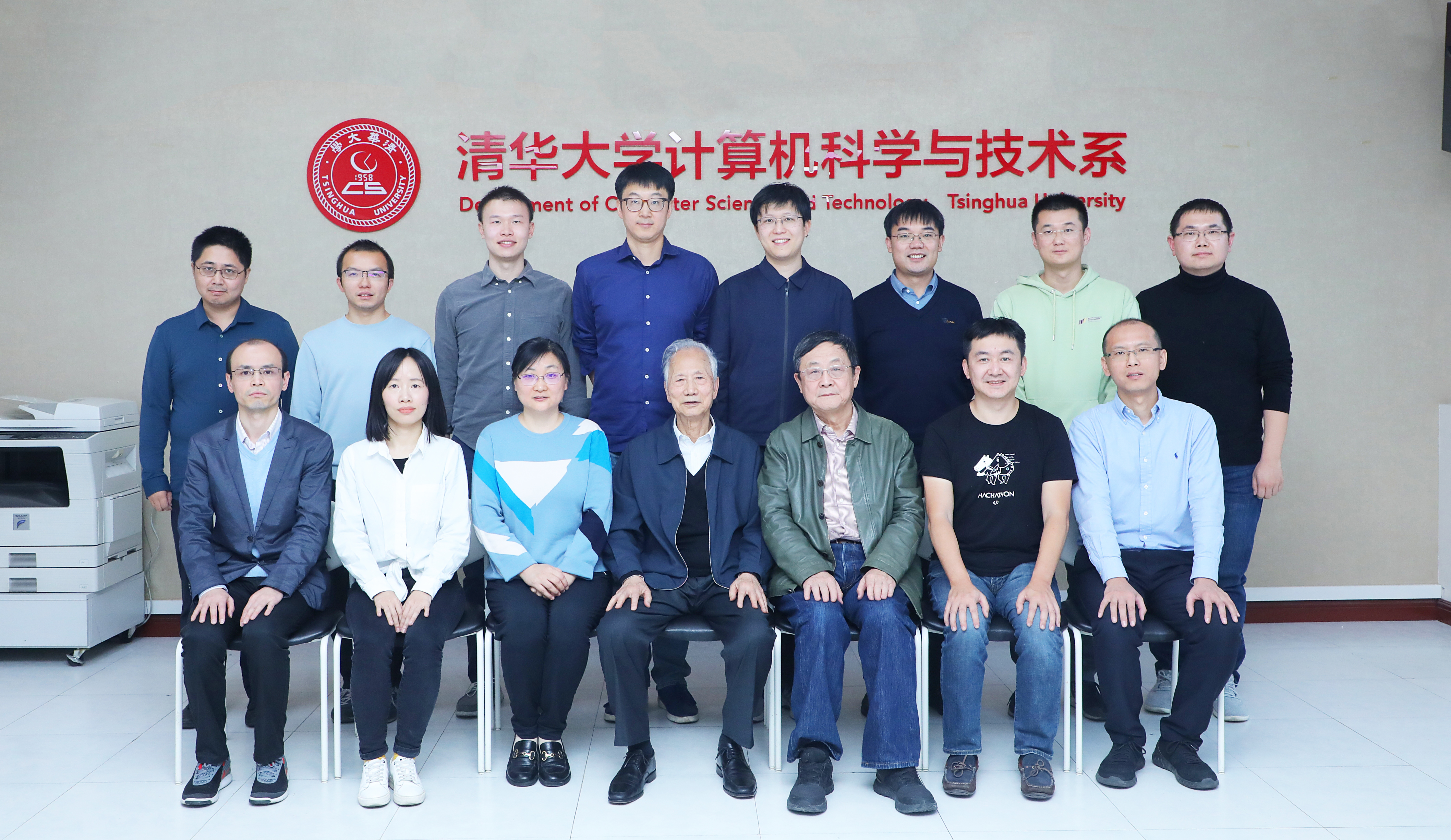 20221028-《开云游戏平台计算机学科高端战略研讨专家与师生座谈会举行》-嘉艺-与会人员合影.jpg
