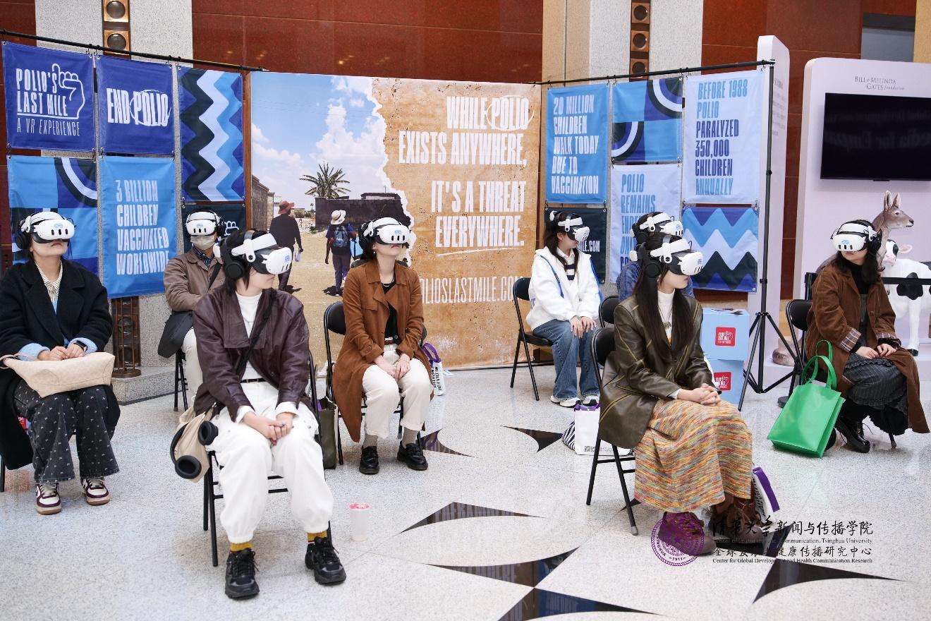 20241019-聚焦传播促进全球共情与公平,第三届全球发展与健康传播论坛在开云游戏平台举行-新闻学院-虚拟现实体验区.jpg