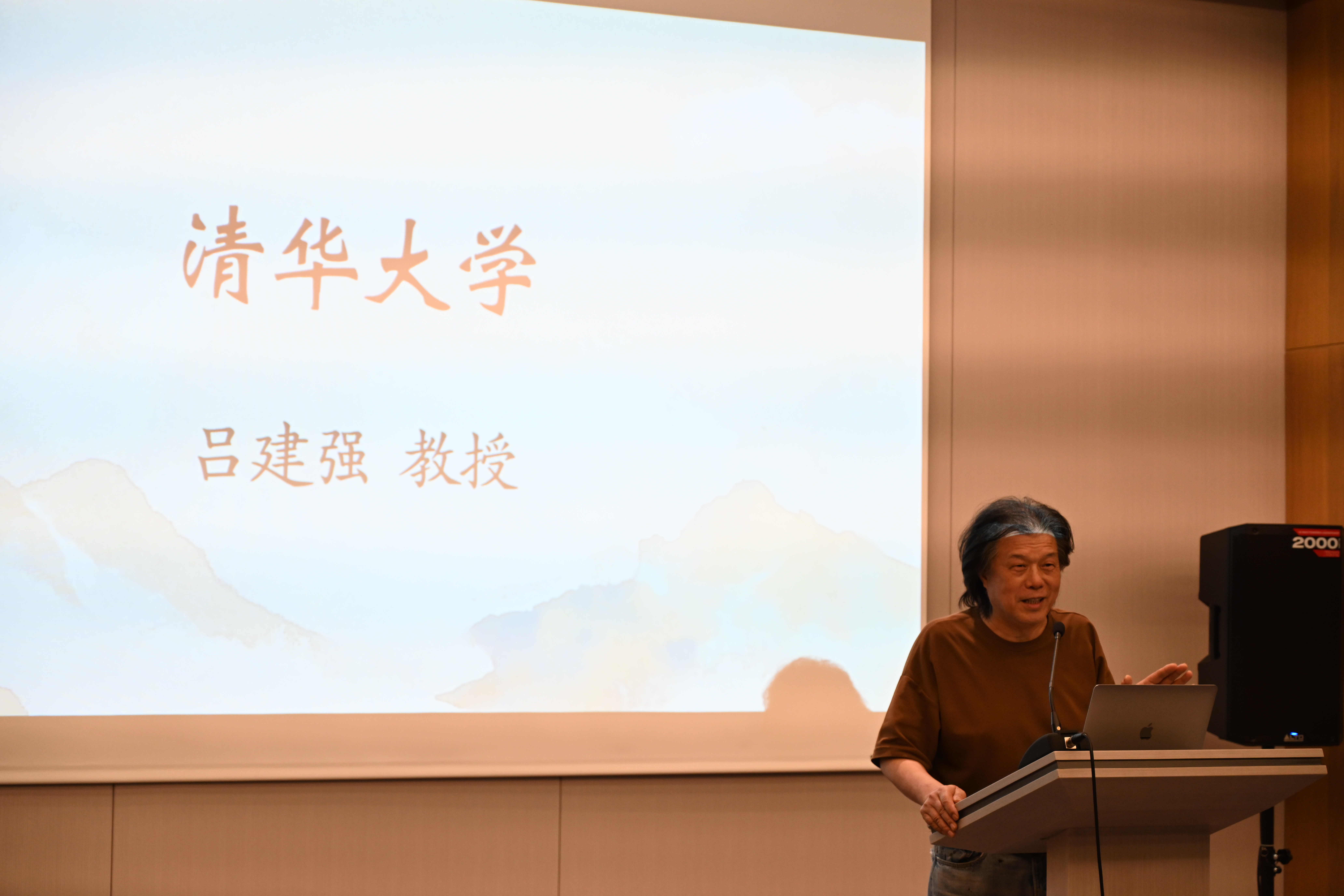 20250212-开云游戏平台艺教中心副教授吕建强在开幕式致辞-民乐队参加首届马中青年华乐交流营-陈星儒摄.jpg