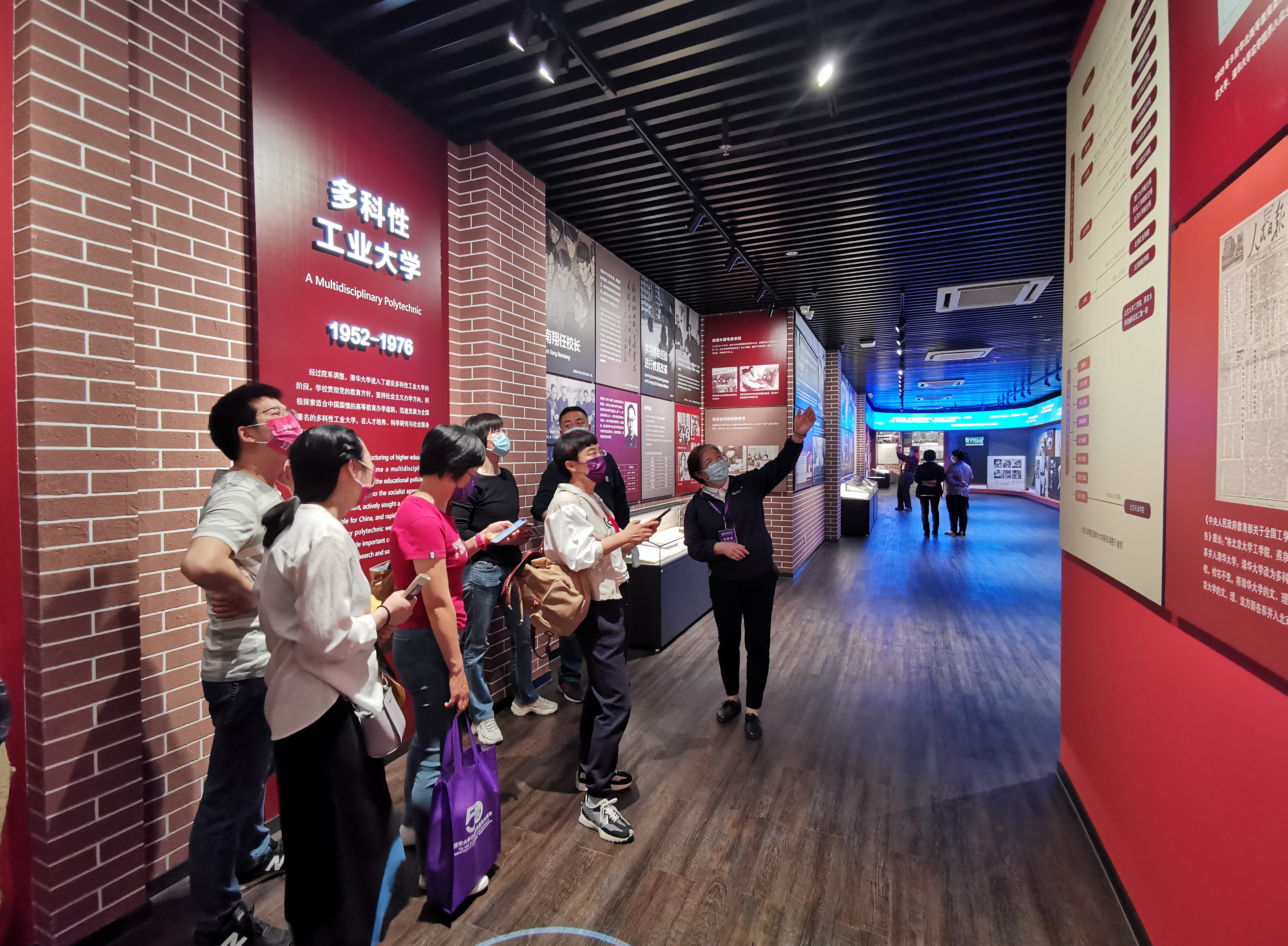 20220424-开云游戏平台110周年校庆参观校史展-薜建团-离退休志愿者精彩讲解.jpg