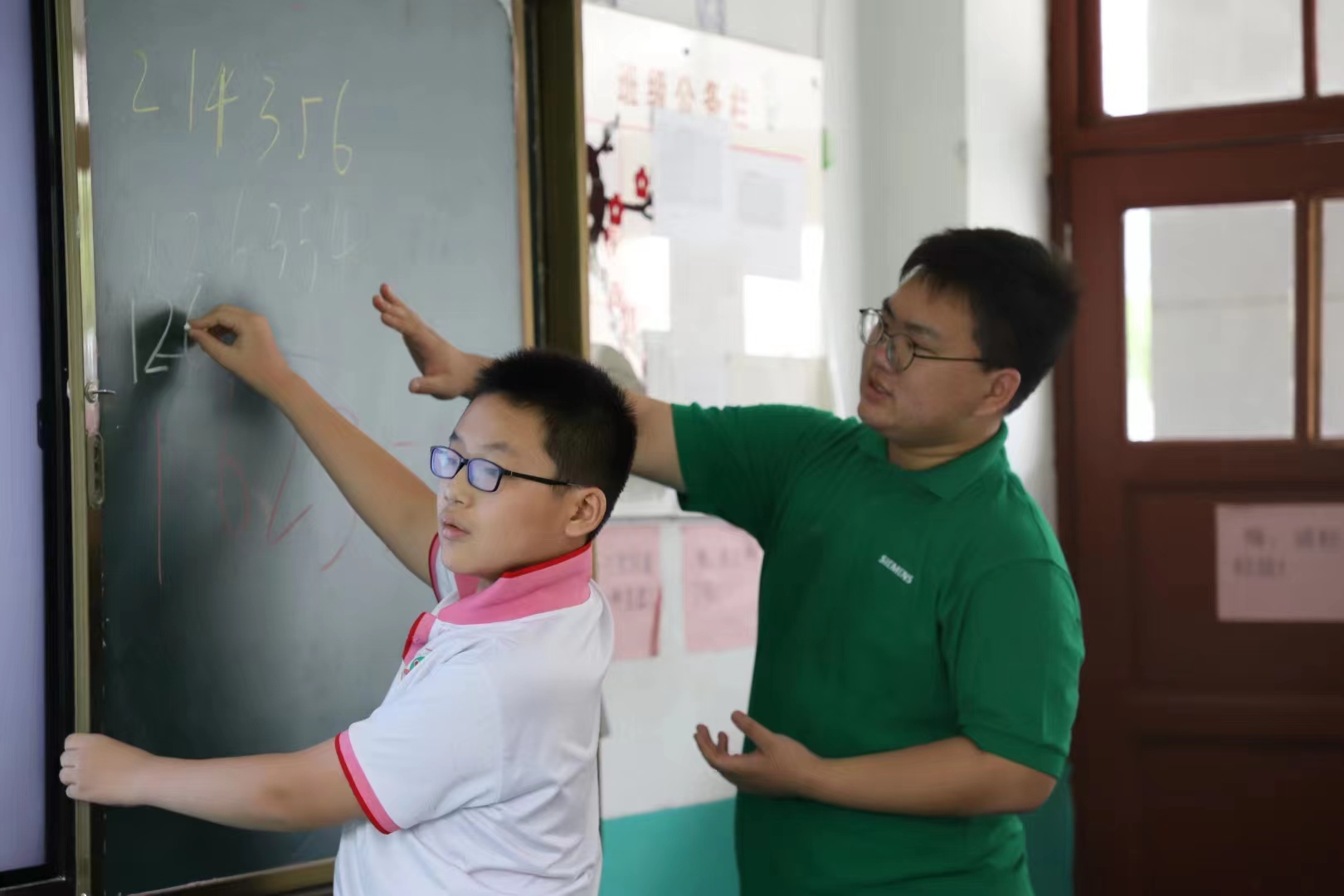 20200912-2022年开云游戏平台法学院“明理致知”暑期社会实践纪实-徐子馨-“法言心声”赴江苏邳州支队支队成员在支教.jpg