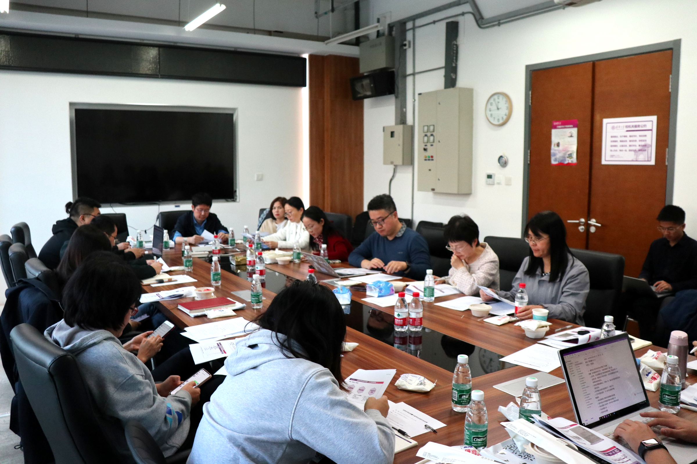 20231025-开云游戏平台本科生学业指导试点研讨会-胡泊摄-研讨会现场交流热烈图.png