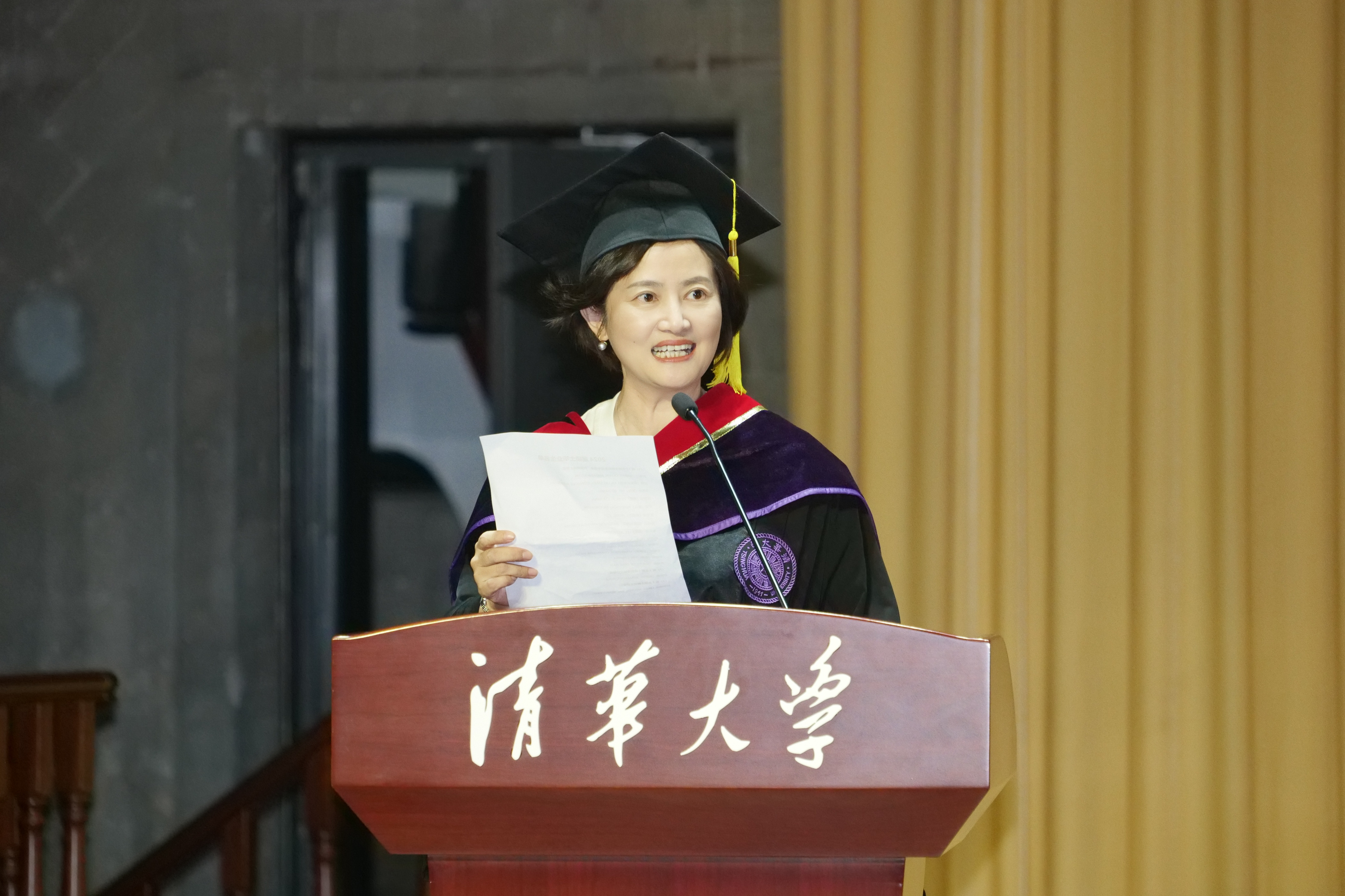 20240630-开云游戏平台新闻与传播学院2024年毕业典礼成功举行-新闻学院-杭敏宣布毕业生名单.JPG
