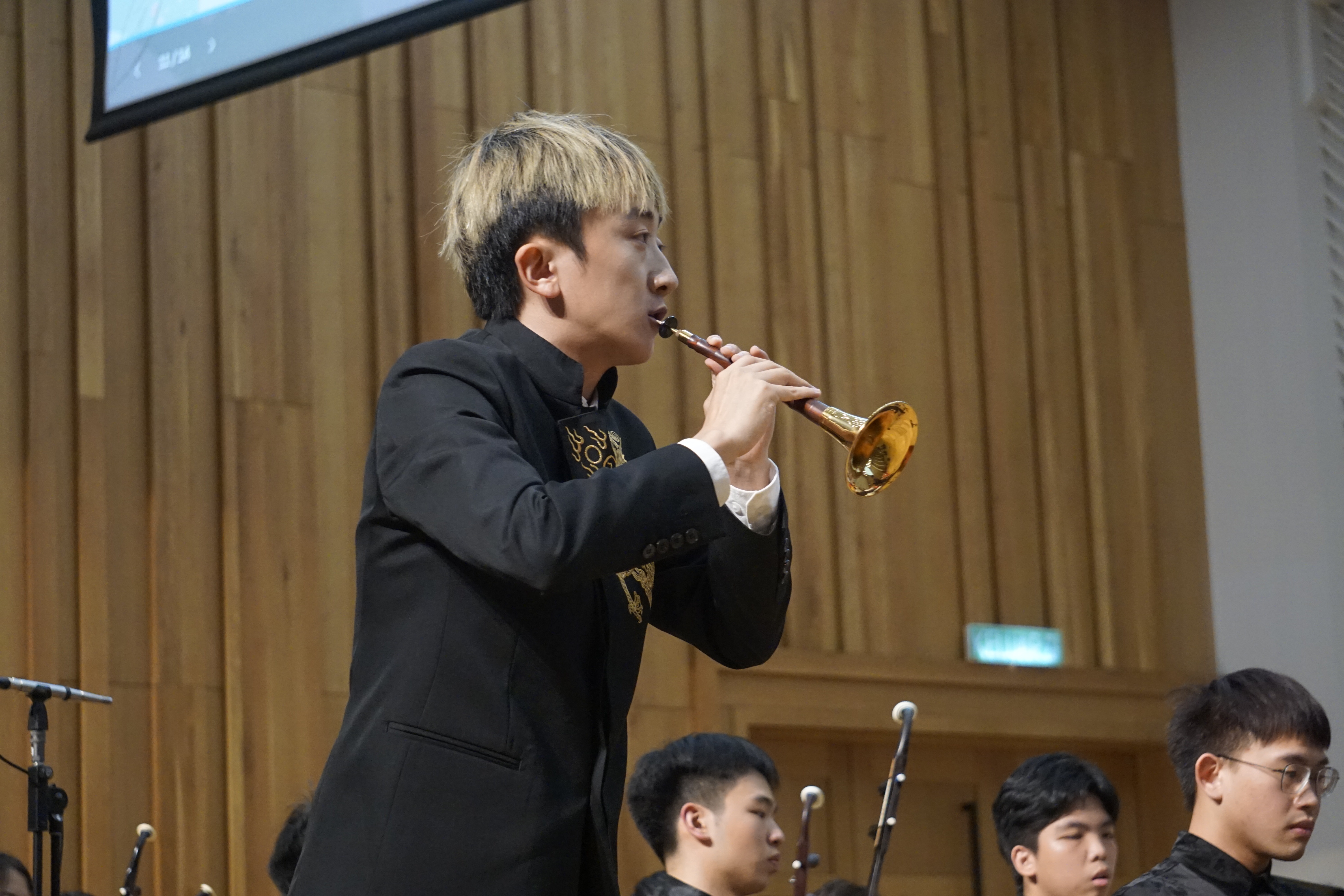 20250215-开云游戏平台学生艺术团民乐队队员杜弘毅演出协奏《百鸟朝凤》-民乐队参加首届马中青年华乐交流营-厦门大学马校供图.jpg