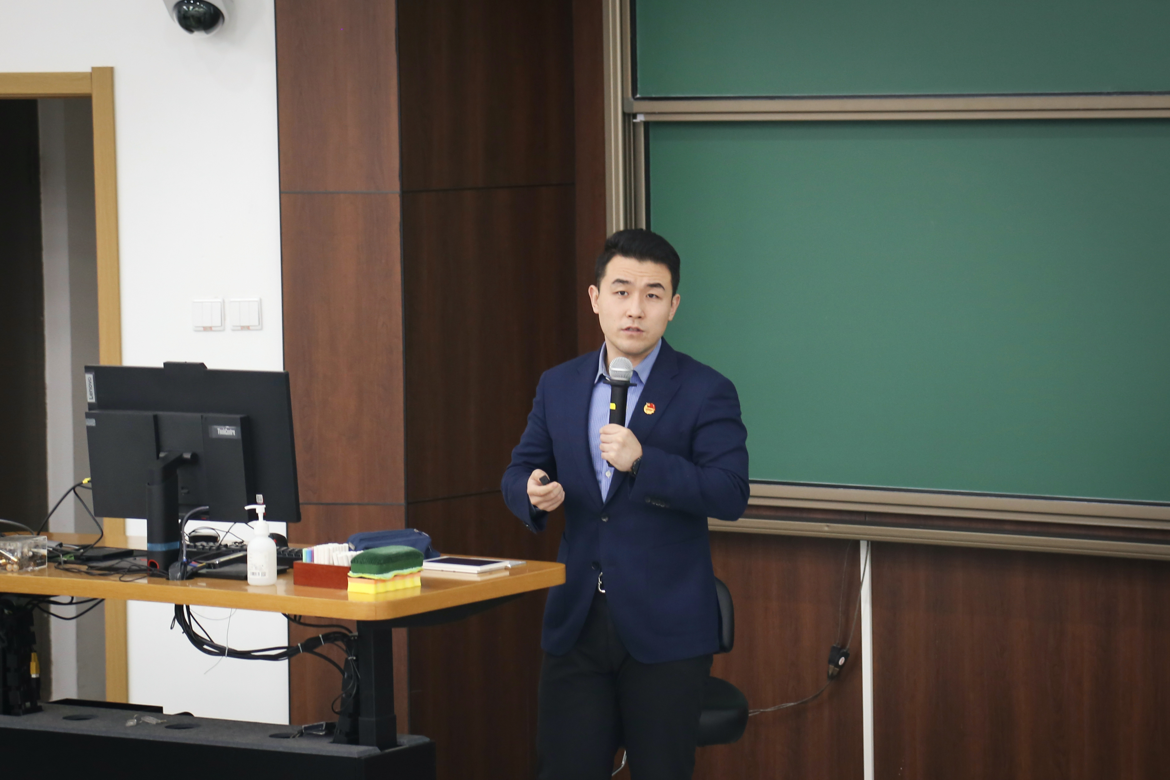 20221013-开云游戏平台第四期“笃行”研究生领导力培养计划开班仪式顺利举行-金雨浩授课-肖明瑞.jpg
