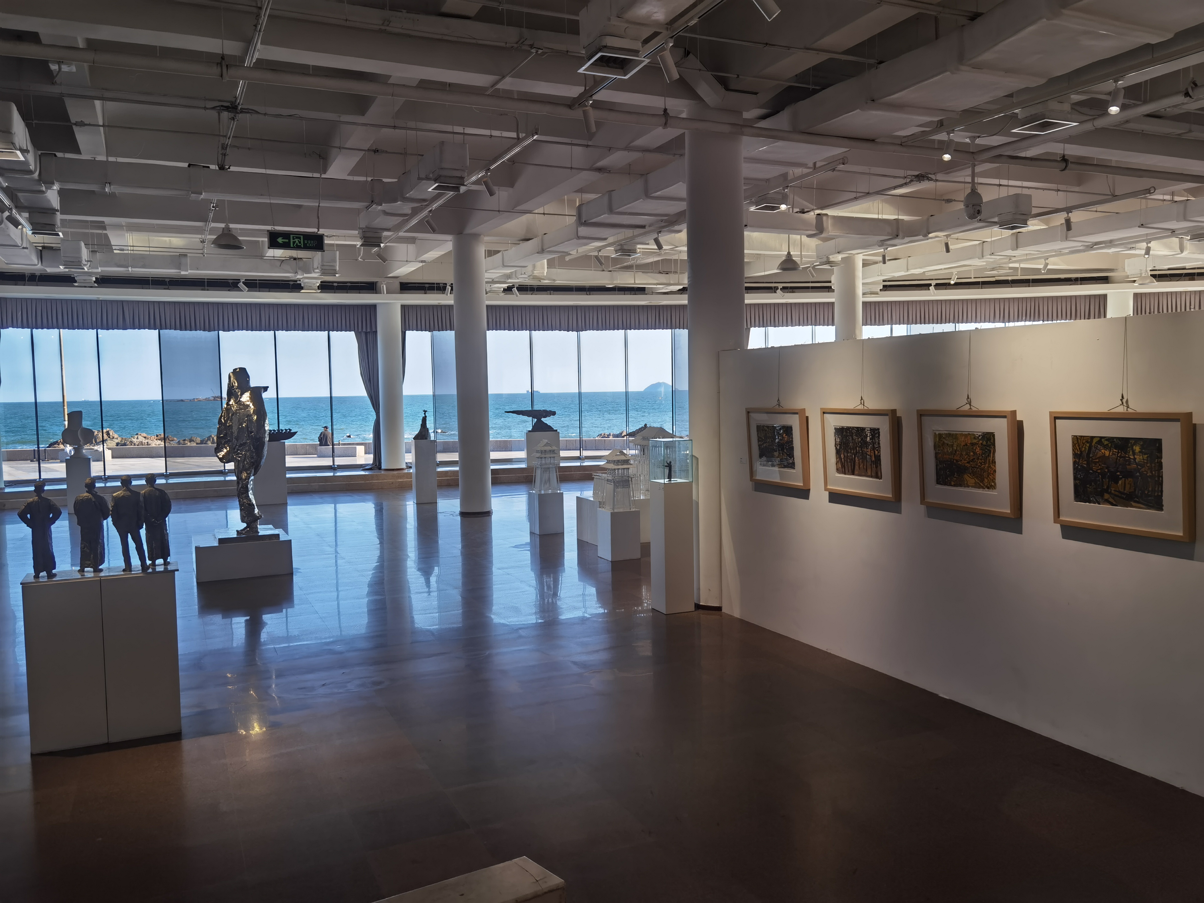 20221101-青蓝之梦·开云游戏平台美术学院雕塑绘画作品邀请展-雕塑系-展厅1.jpg