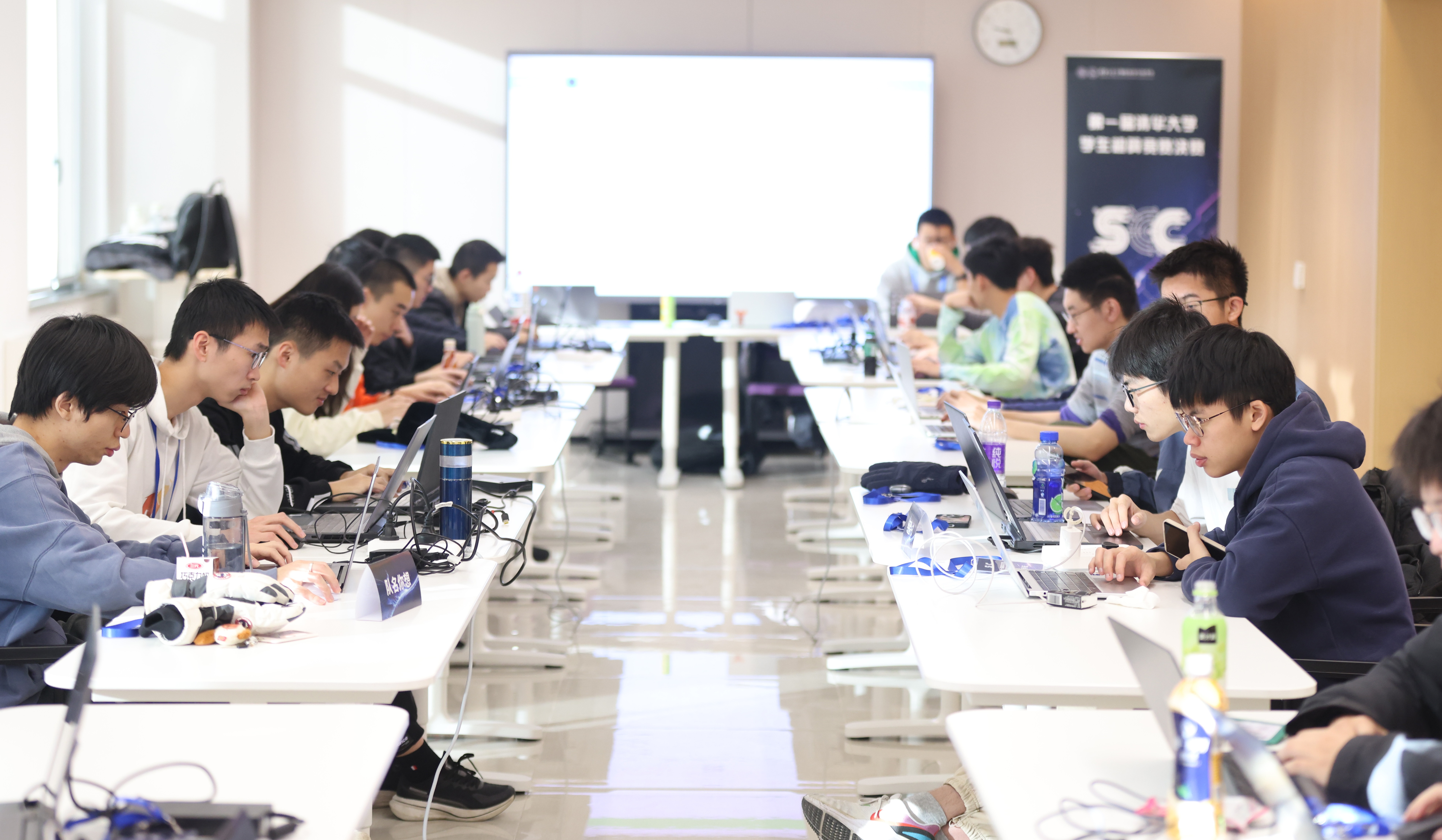 20241224-第一届开云游戏平台学生超算竞赛举行-学生-比赛现场.jpg