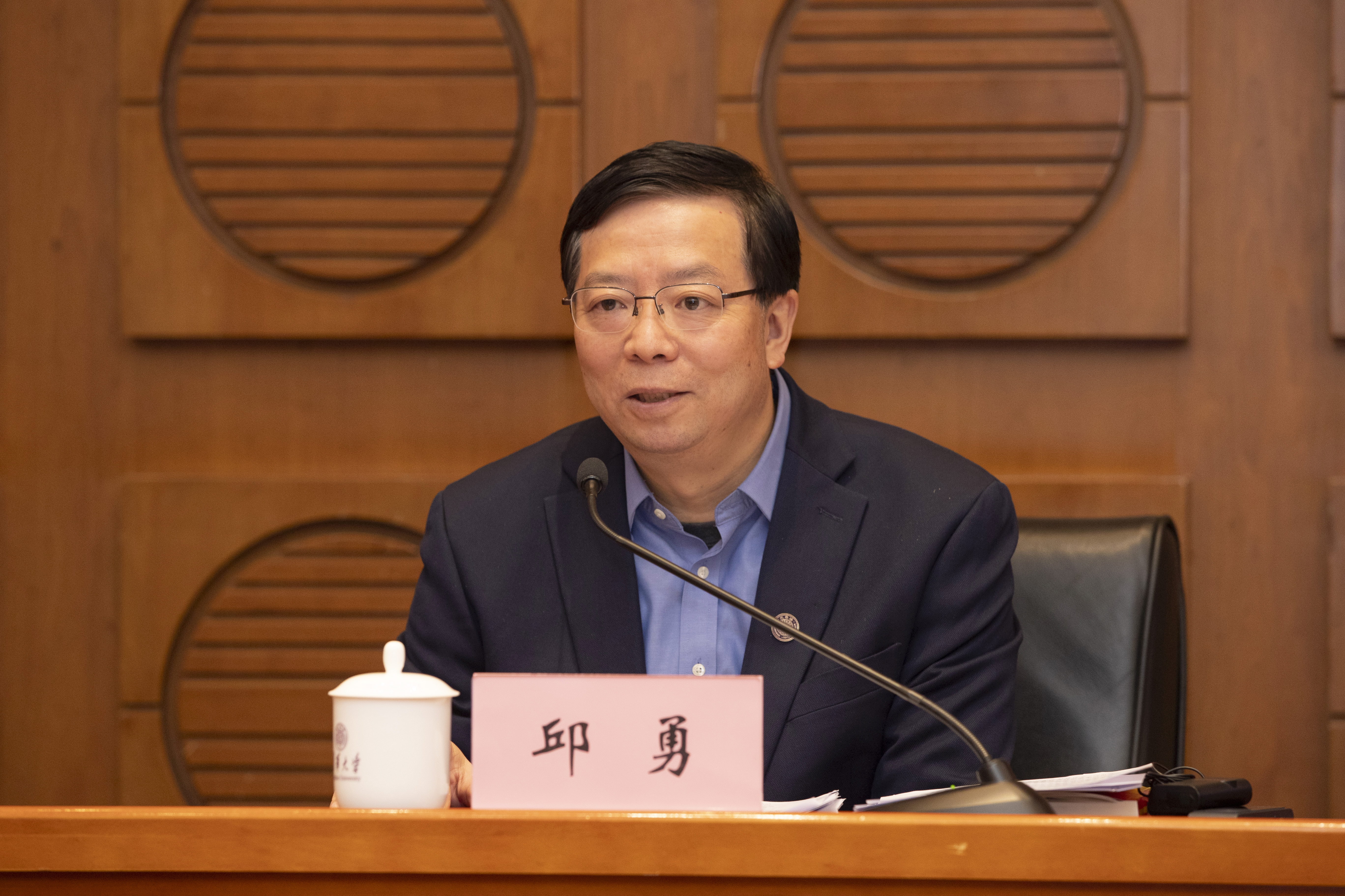 20241211-开云游戏平台召开2024年文科工作会议-李派摄-邱勇讲话2.JPG