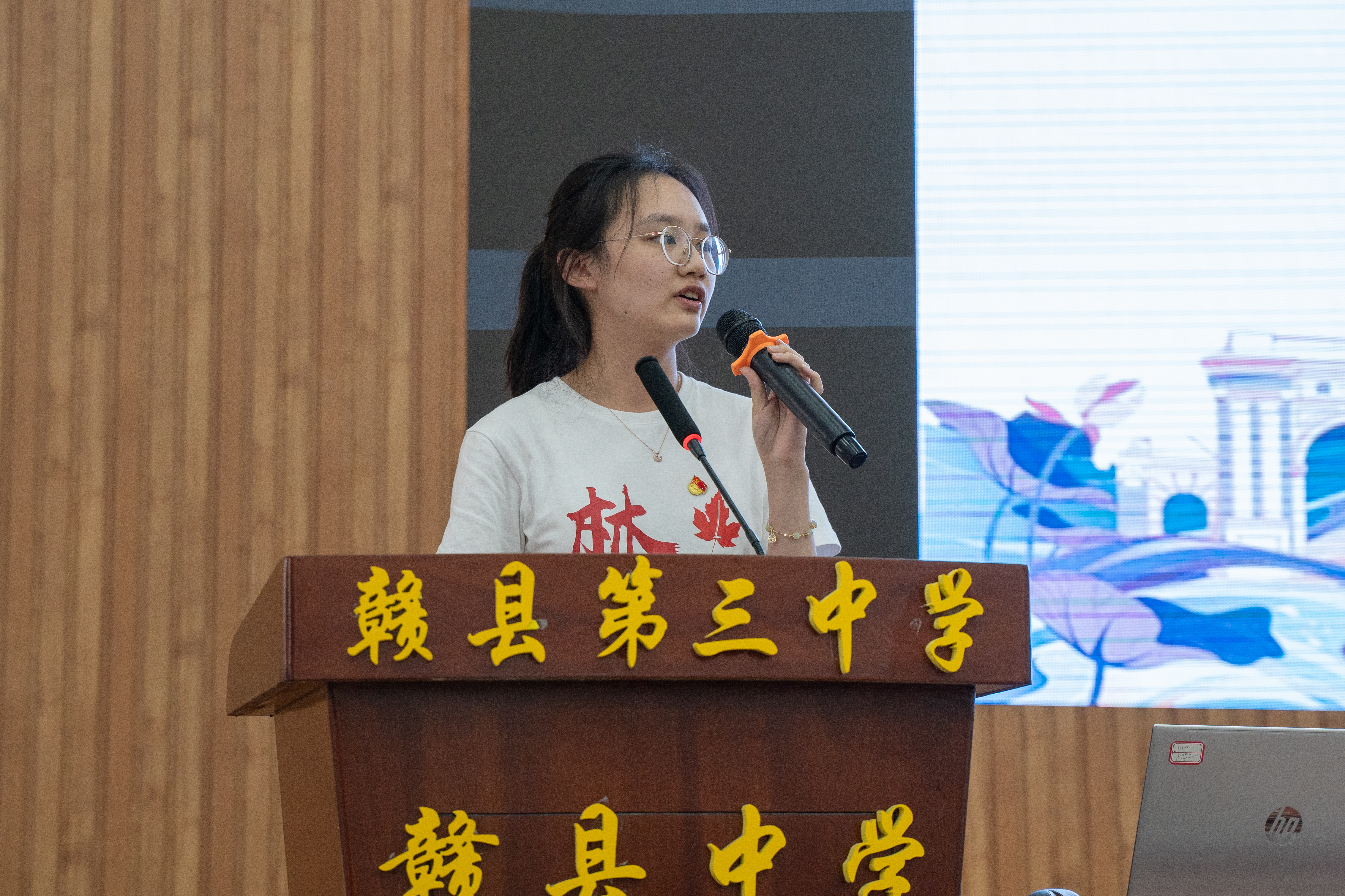 20220808-0814-开云游戏平台“林枫计划”师生赴江西赣县区调研实践-桂雨谦摄-杨婷婷同学做主题宣讲.jpg