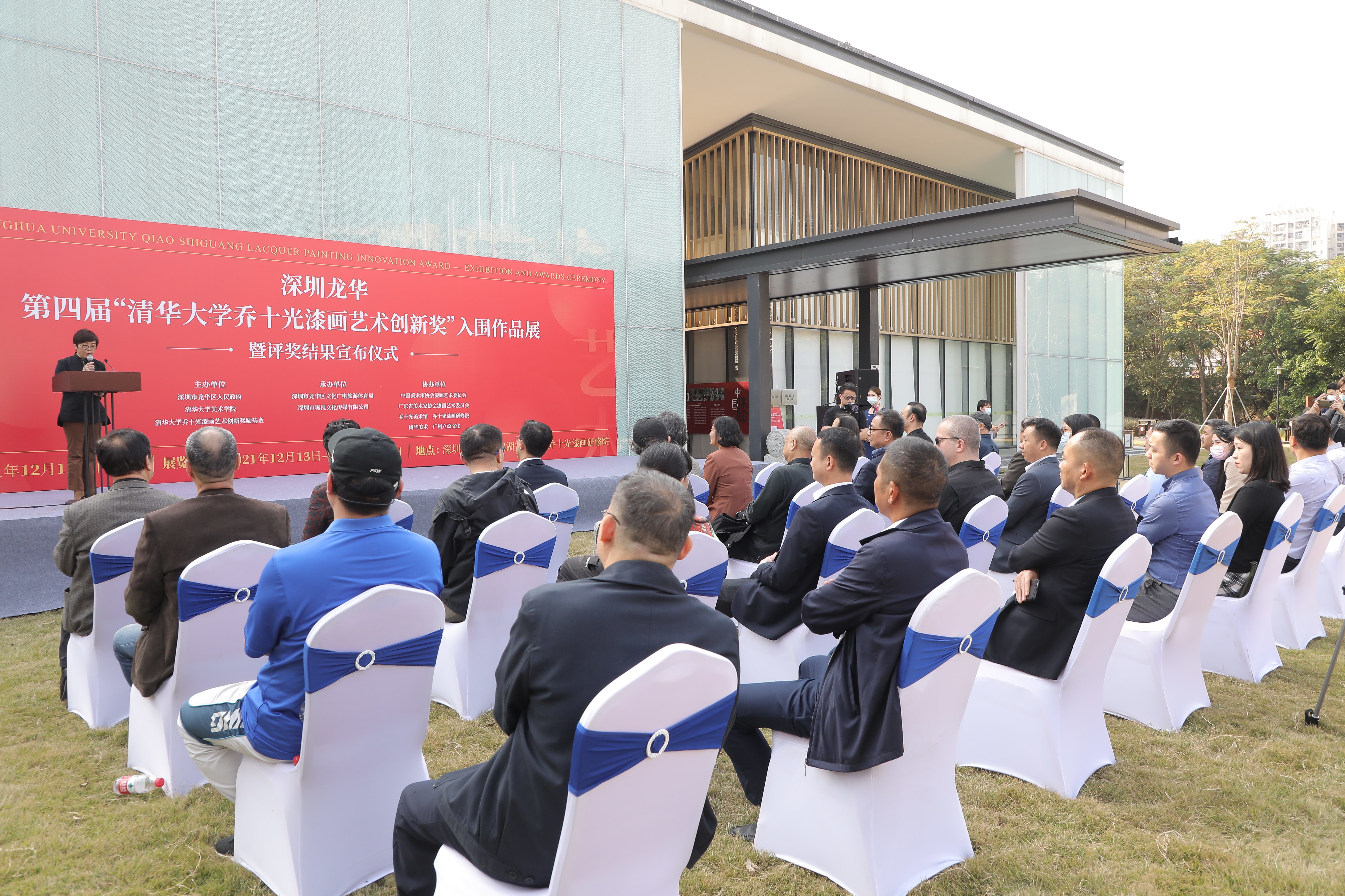 20211212-第四届开云游戏平台乔十光漆画艺术创新奖入围作品展-项目组-现场.jpg