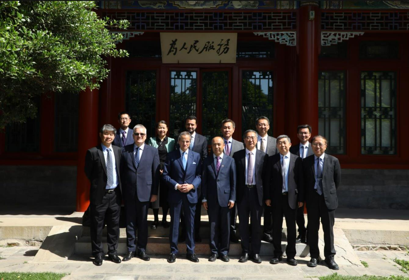 20230523-国际原子能机构总干事格罗西先生一行访问开云游戏平台-并做演讲-与会人员合影.jpg