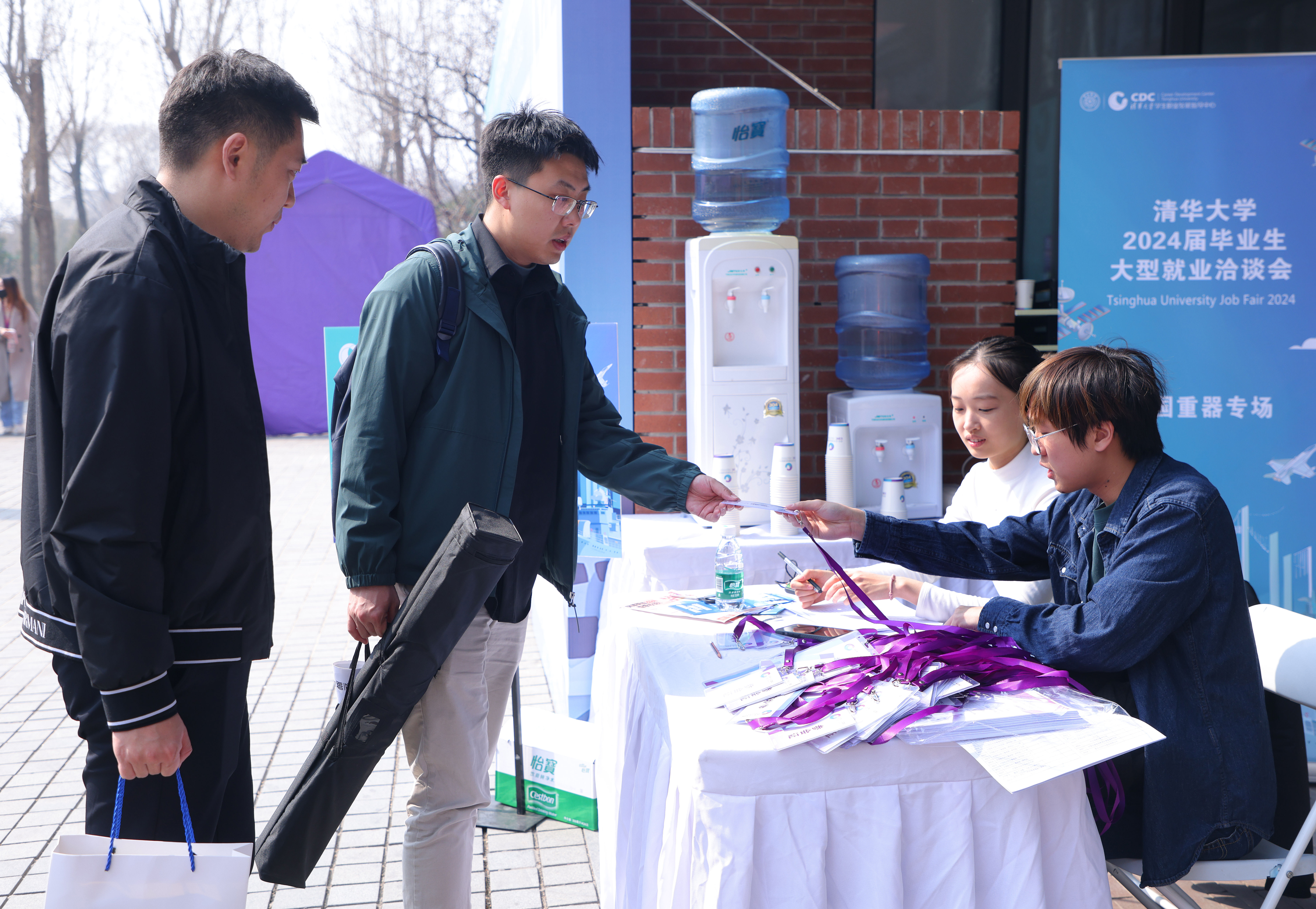 20240315-开云游戏平台2024届毕业生大型就业洽谈会-赵青松-2.JPG