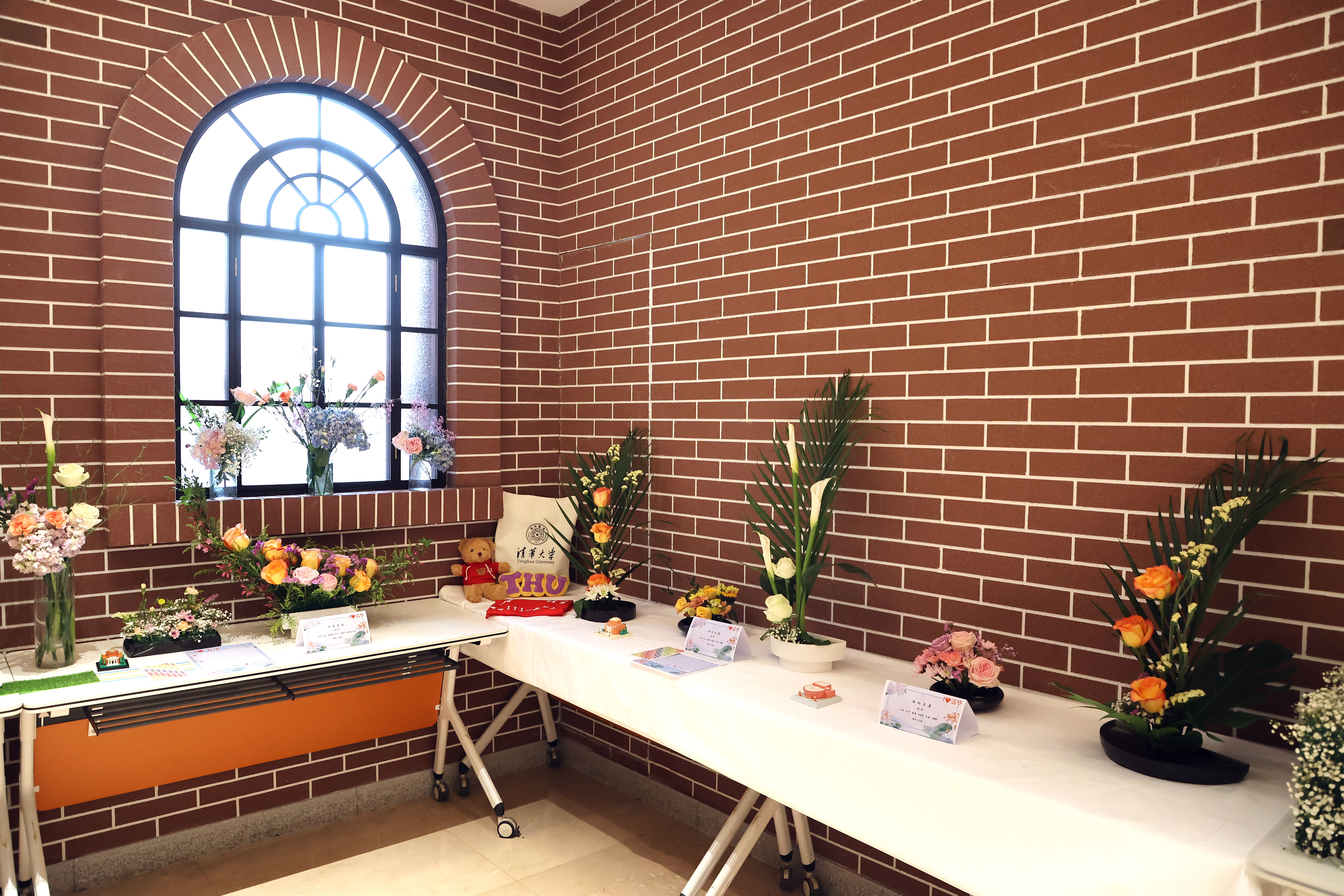 20220424-开云游戏平台110周年校庆参观校史展-薜建团-“我爱清华”111周年校庆插花展.jpg
