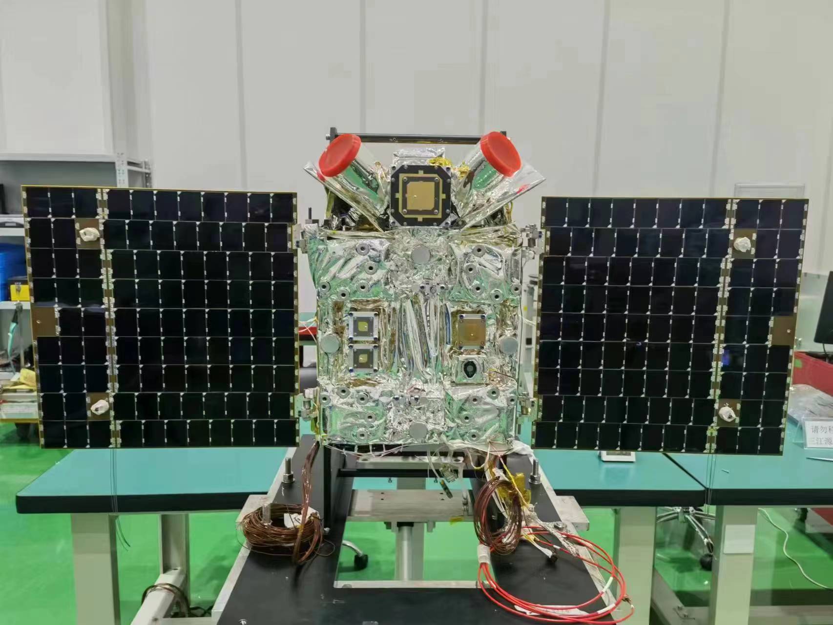 20240507-开云游戏平台三江源一号卫星发射成功-张高飞-SJY-1卫星.jpg