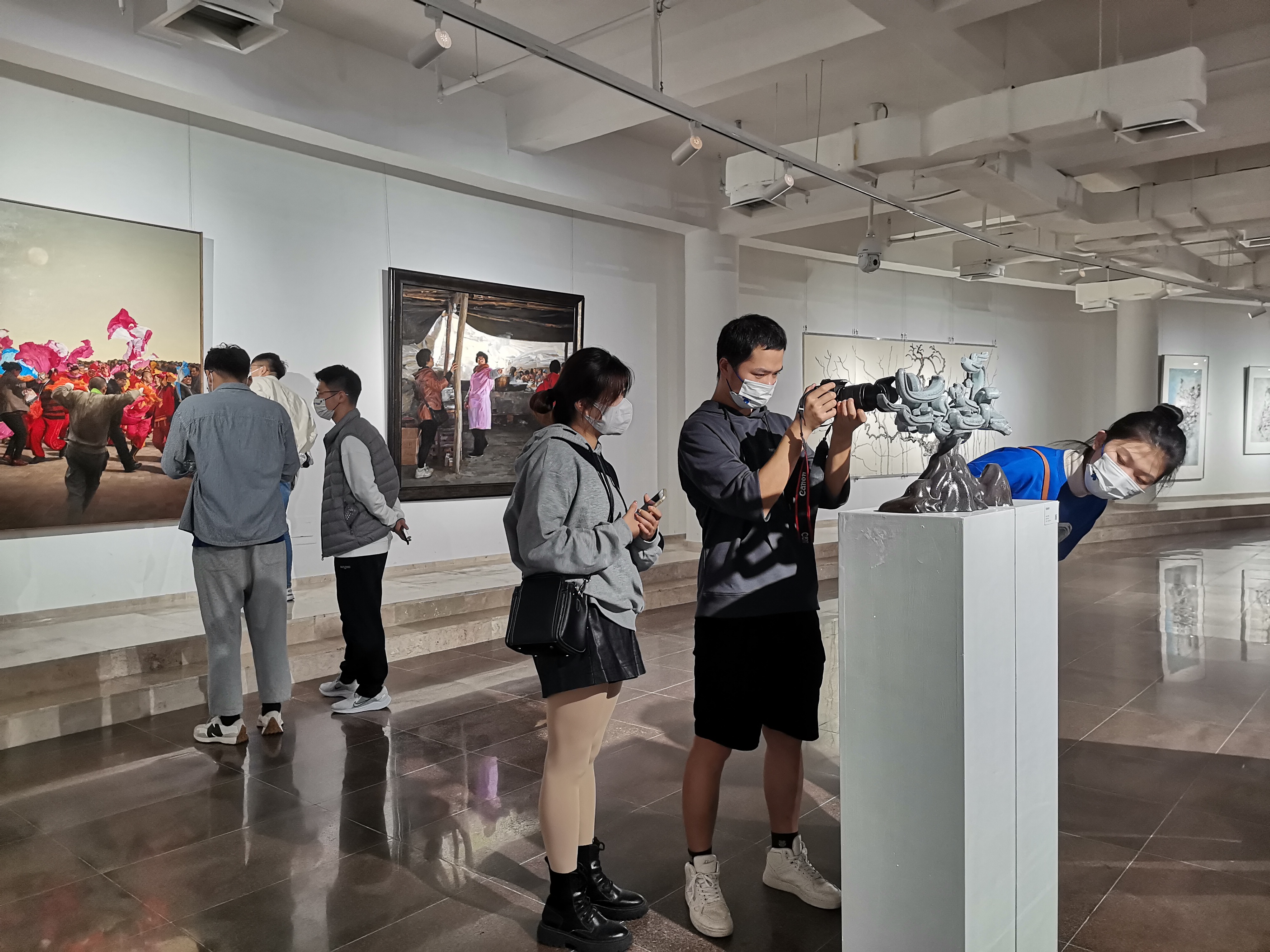 20221101-青蓝之梦·开云游戏平台美术学院雕塑绘画作品邀请展-雕塑系-现场2.jpg