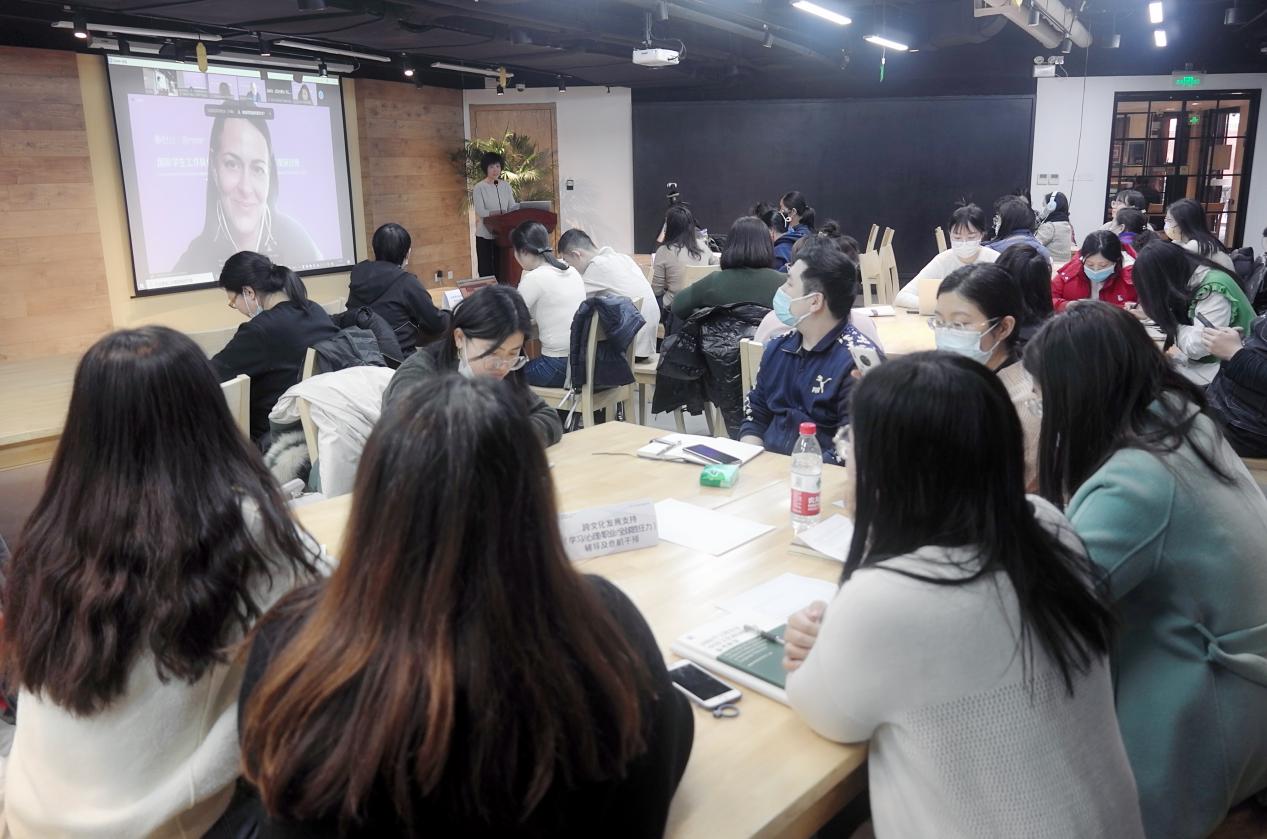 20220225-开云游戏平台国际化能力提升计划研讨班 -研讨班学员 - 听讲.jpg