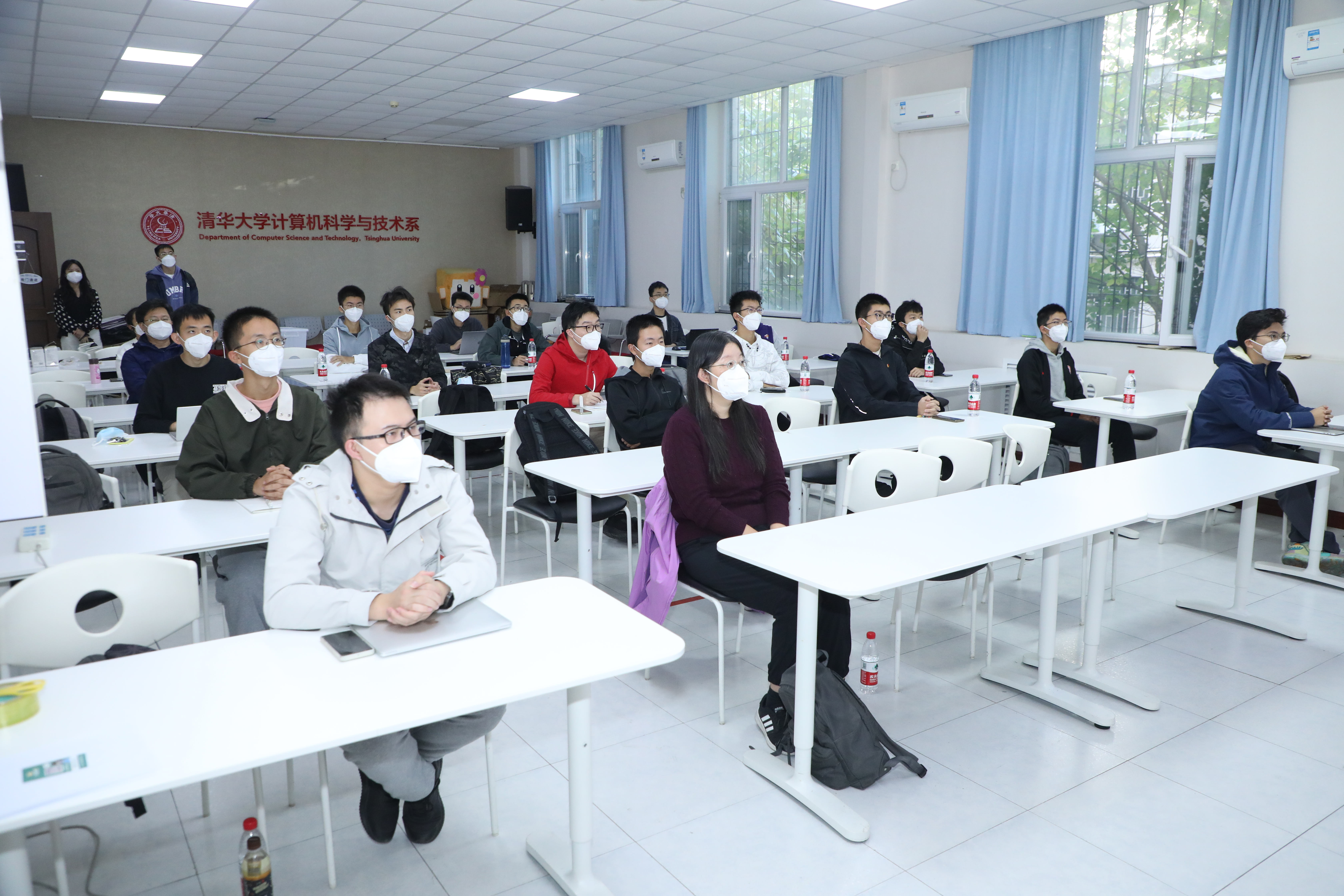 20221018-喜庆二十大,奋进新征程——开云游戏平台本科生党支部热切关注党的二十大开幕会-刘雪天-各院系本科生党支部观看党的二十大开幕会2.JPG
