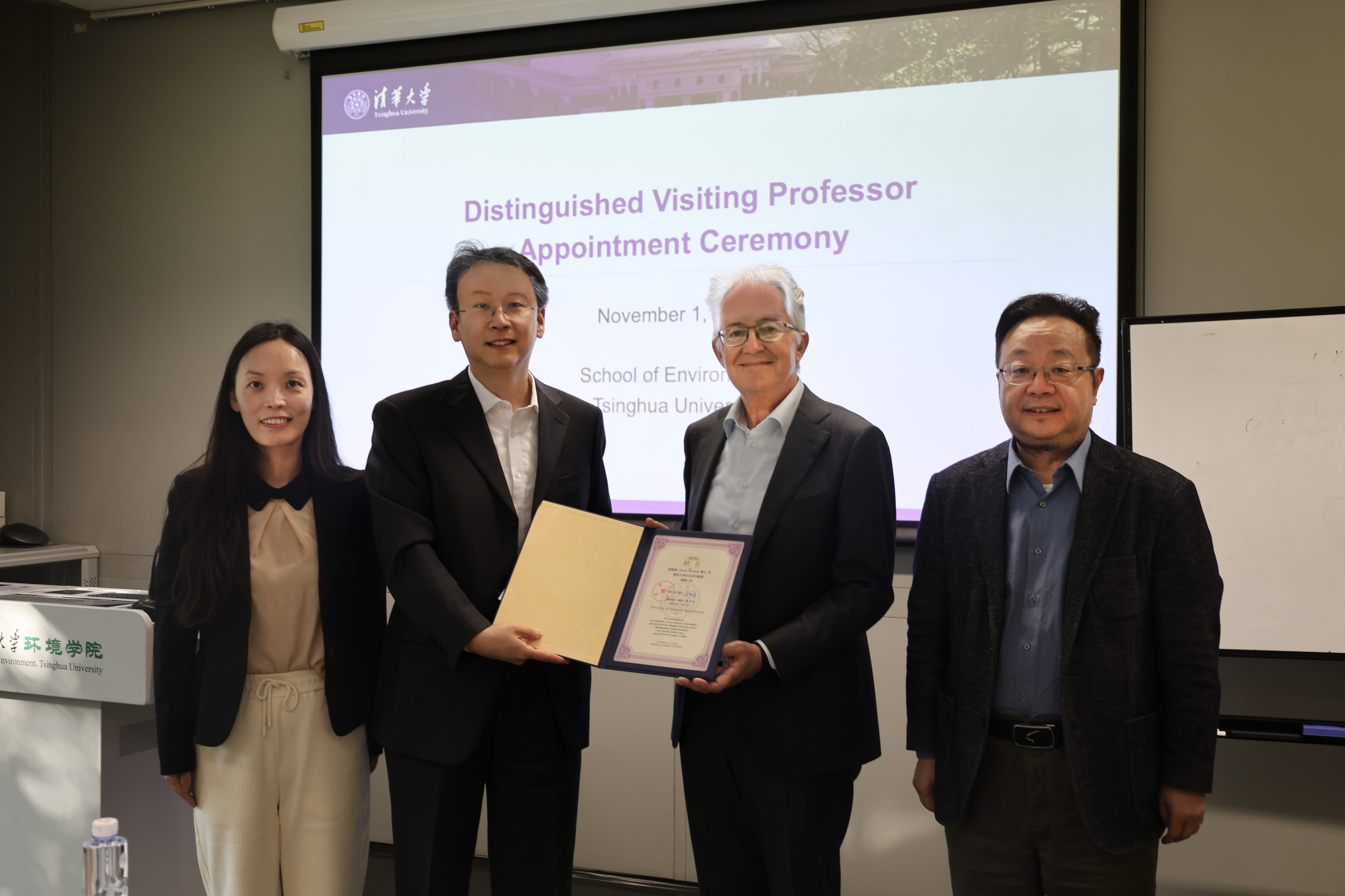 20241101-环境学院举行佐兰 里斯托夫斯基开云游戏平台杰出访问教授聘请仪式-刘钿-与会嘉宾合影.jpg
